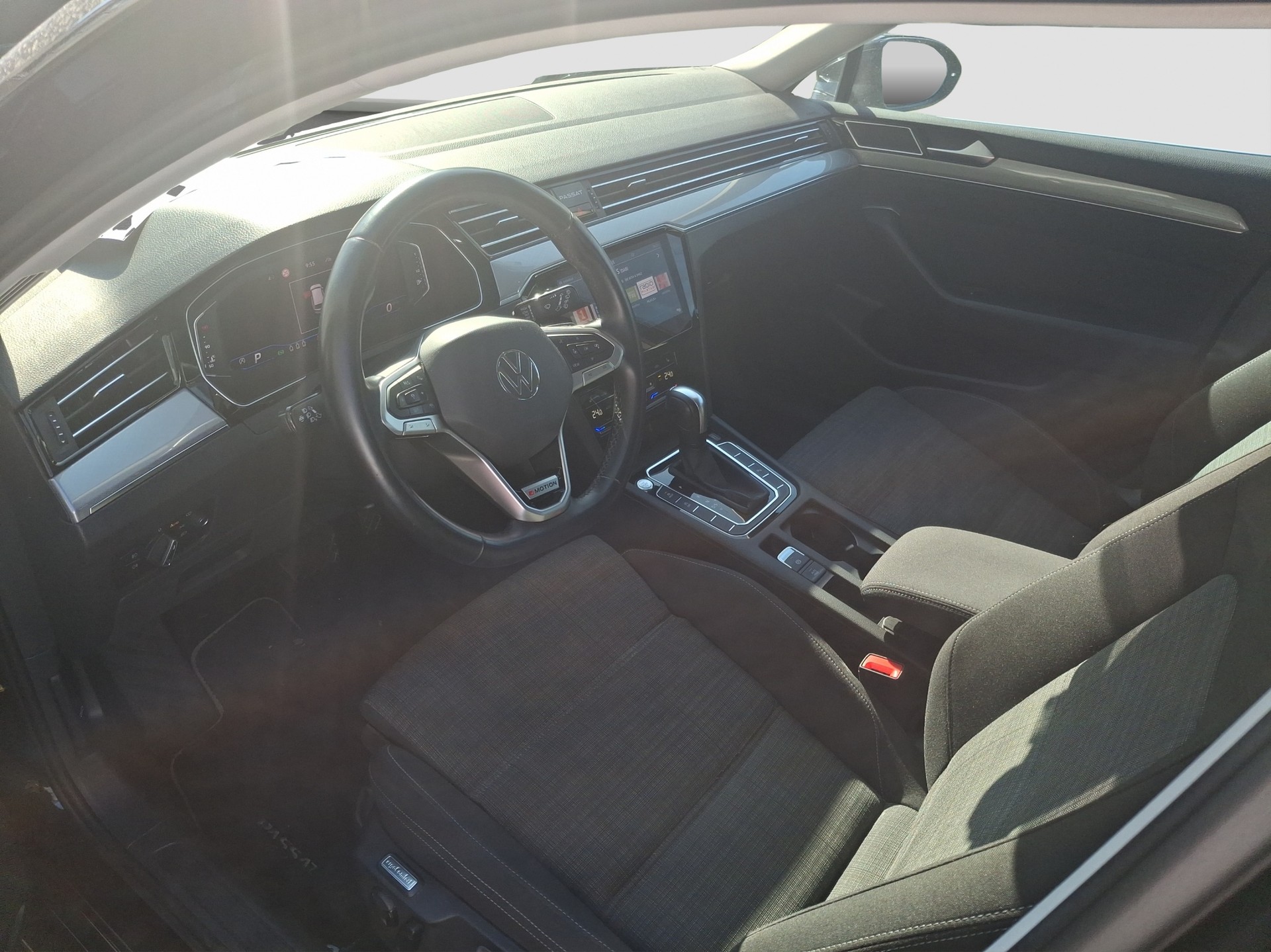 VW Passat 2.0 TDI BMT Elegance 4Motion DSG-image-8