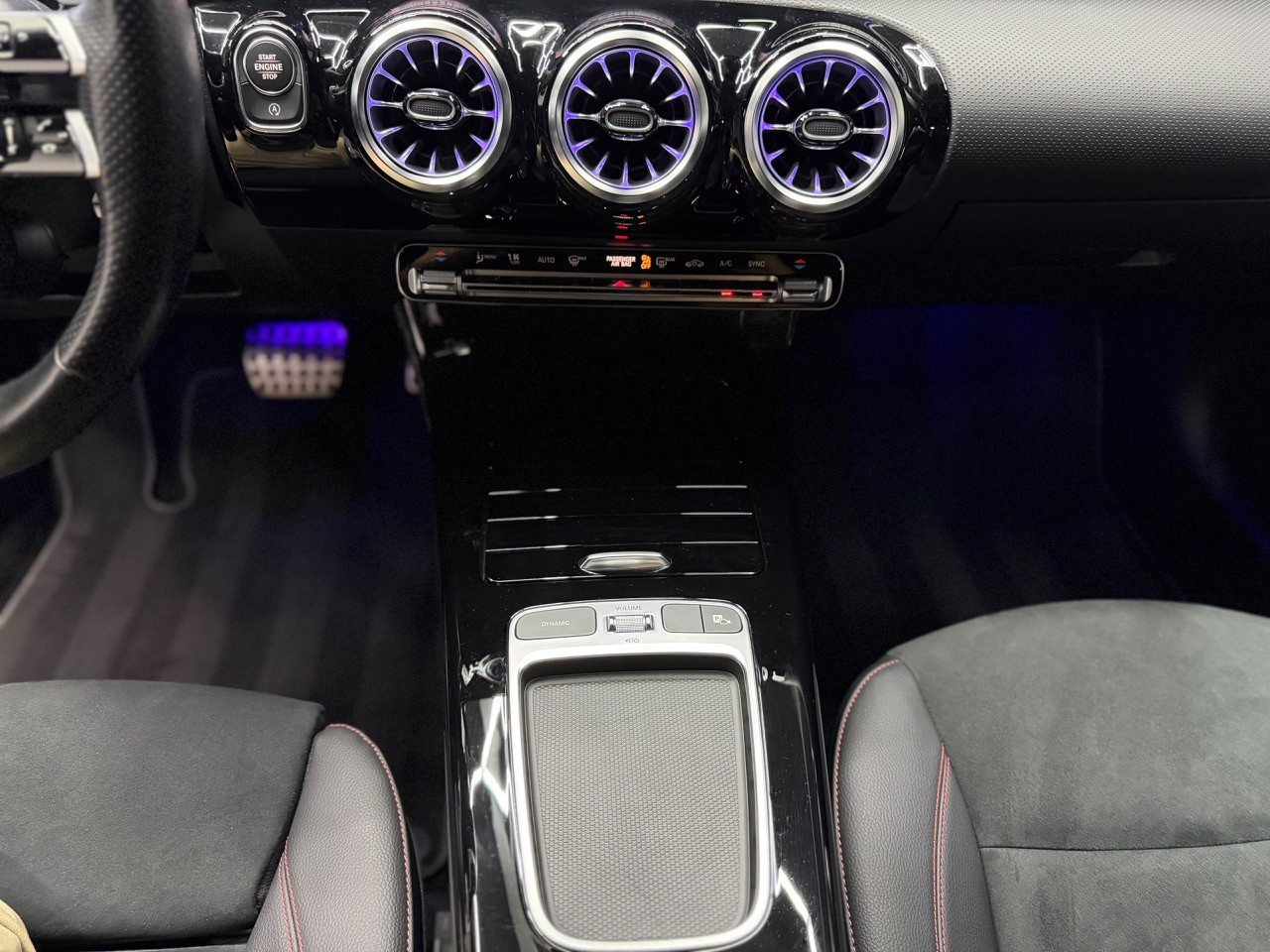 MERCEDES-BENZ A 45 S AMG 4Matic+ Speedshift | Facelift | 360° Kamera | Ambientebeleuchtung-image-17