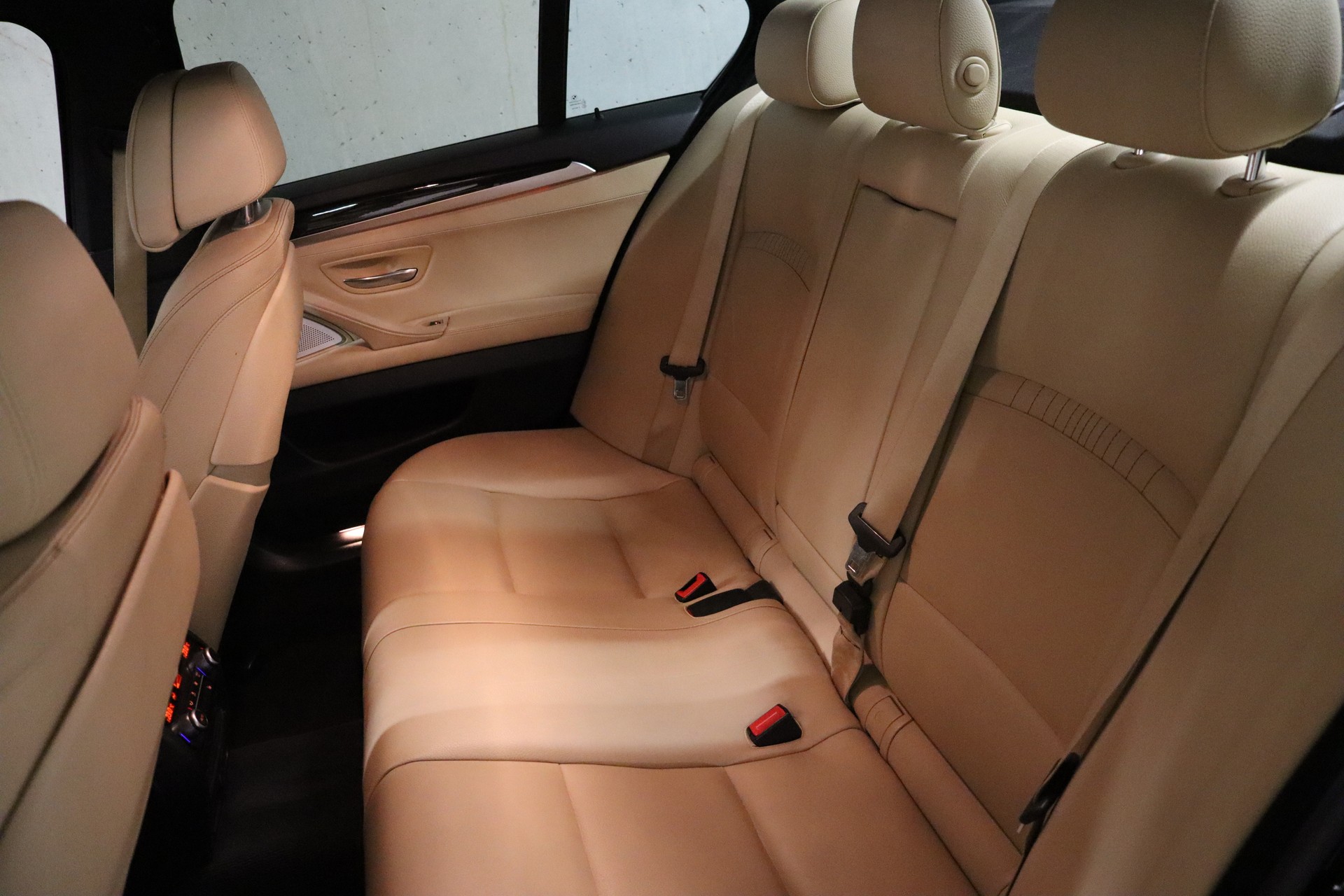 BMW M550d xDrive Steptronic-image-15