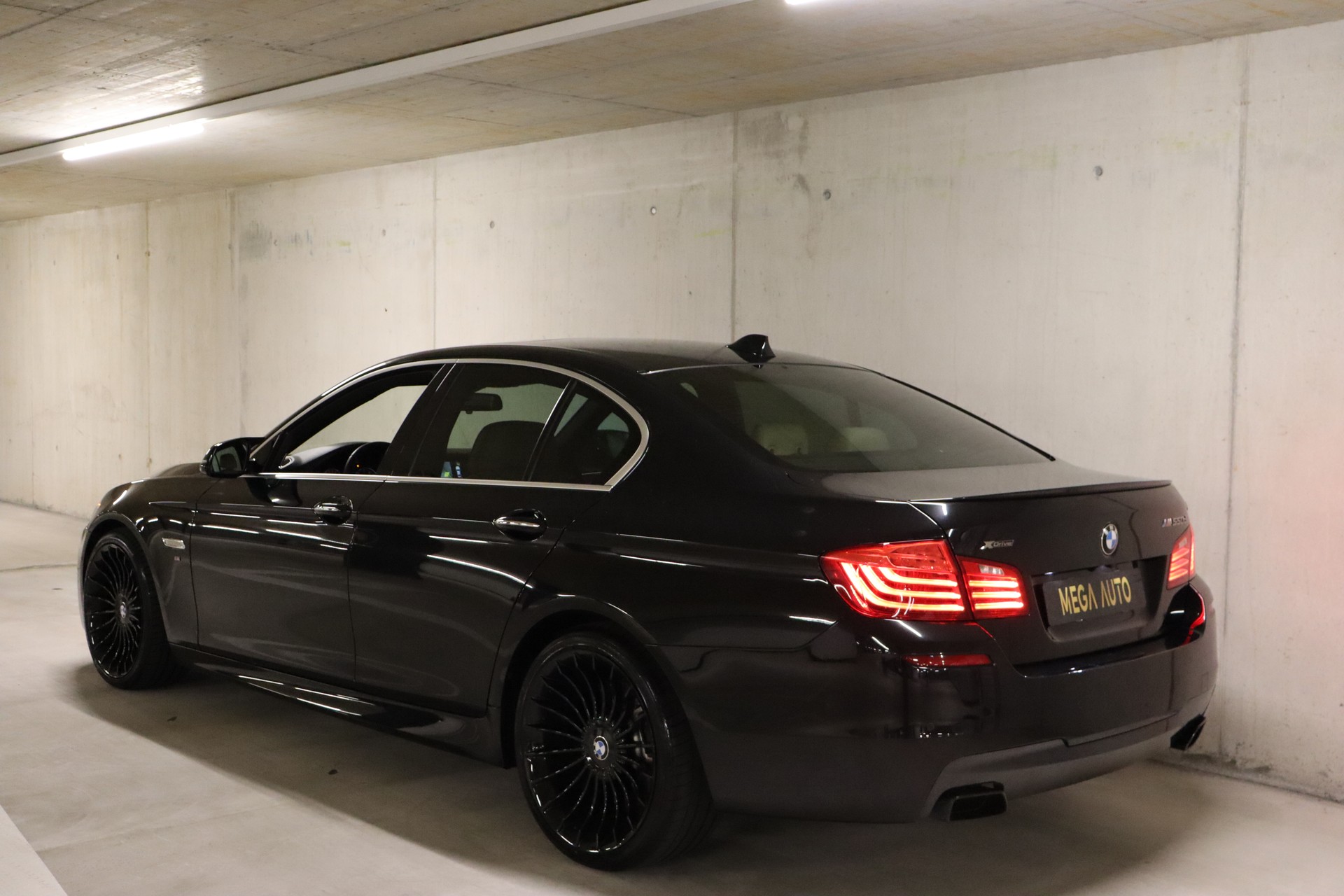 BMW M550d xDrive Steptronic-image-6
