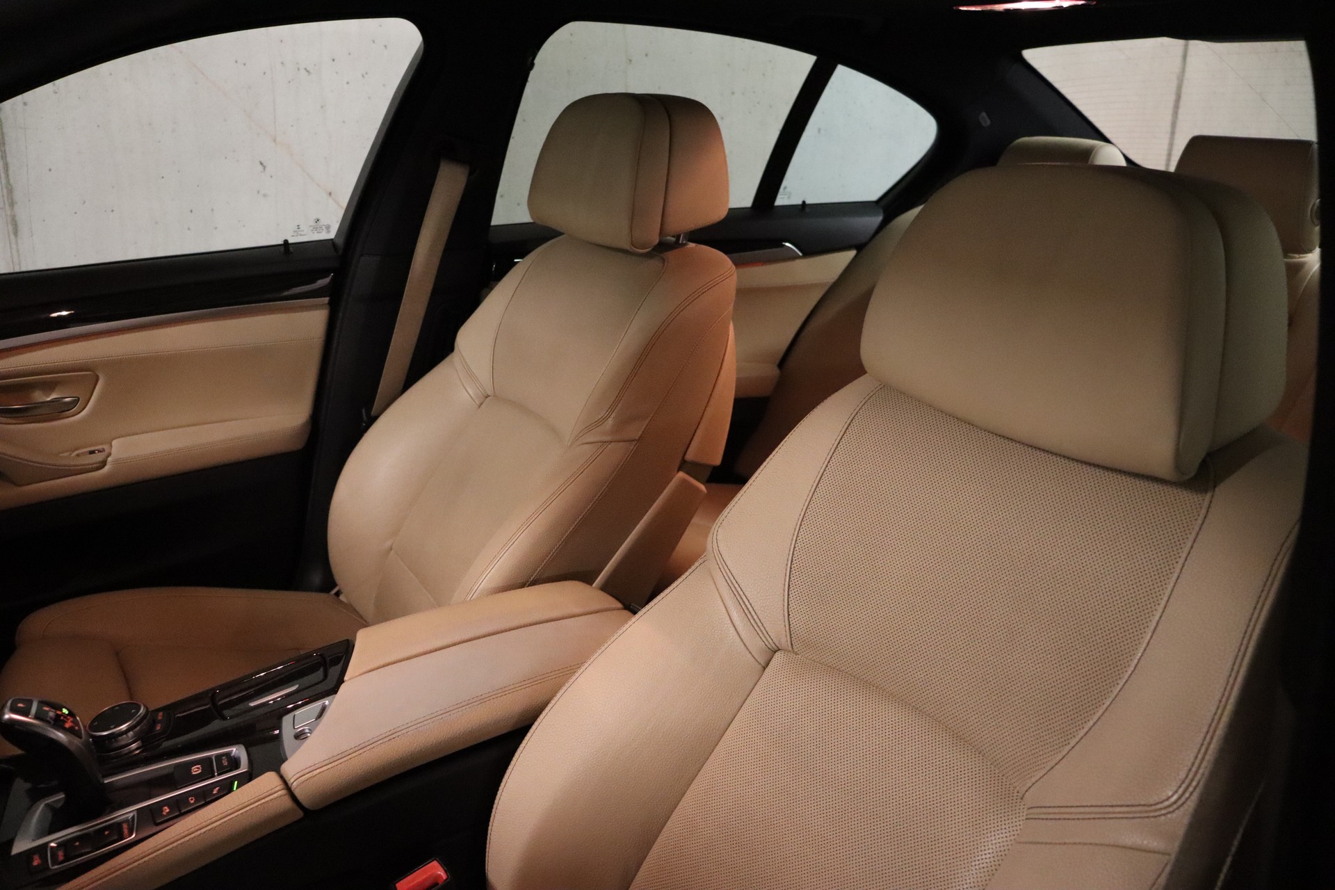 BMW M550d xDrive Steptronic-image-11