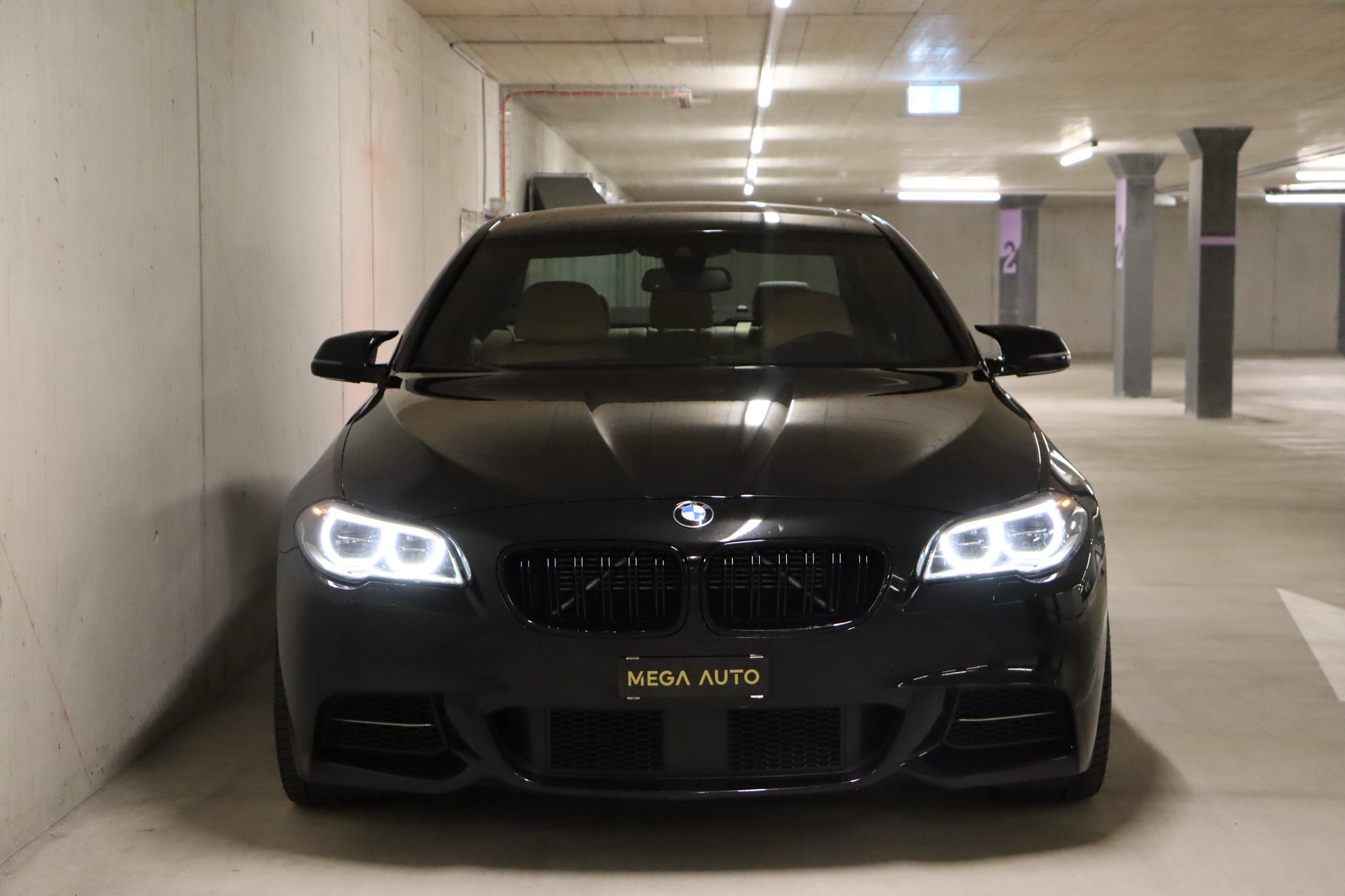 BMW M550d xDrive Steptronic-showroom-element-1