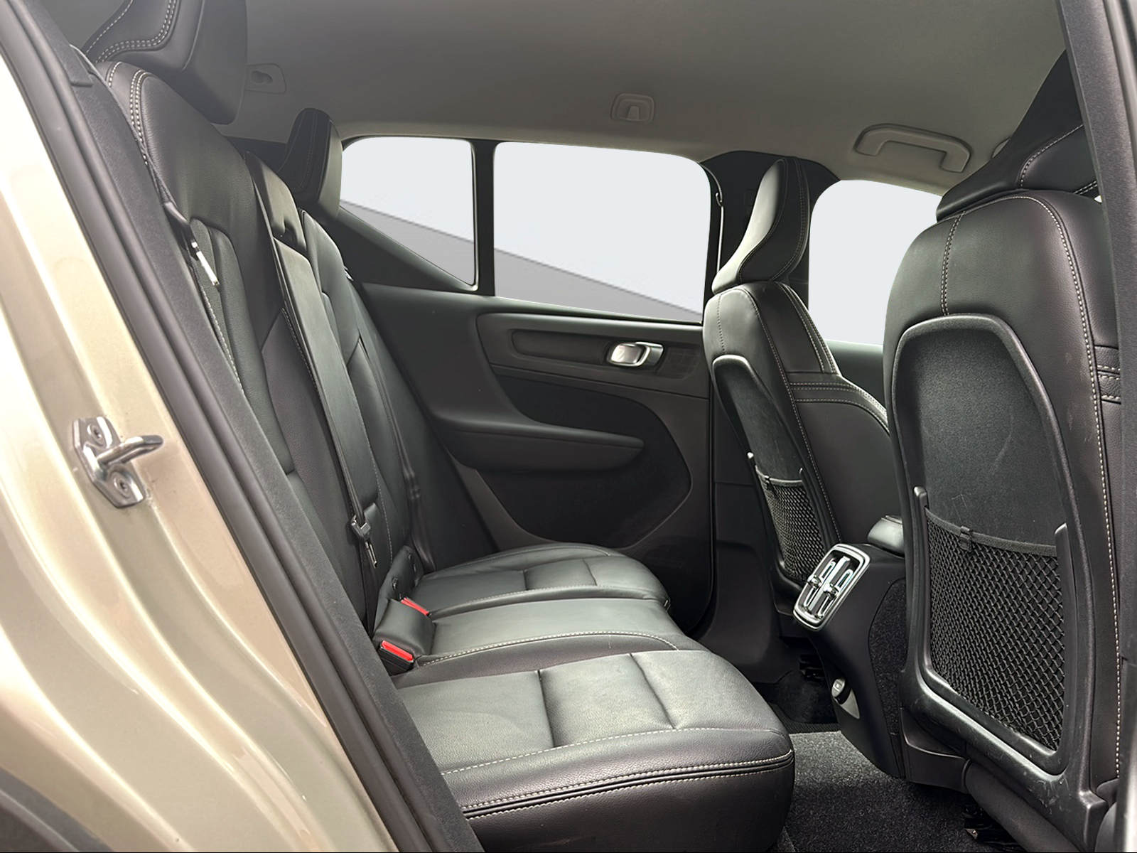 VOLVO XC40 2.0 T4 Inscription AWD-image-12