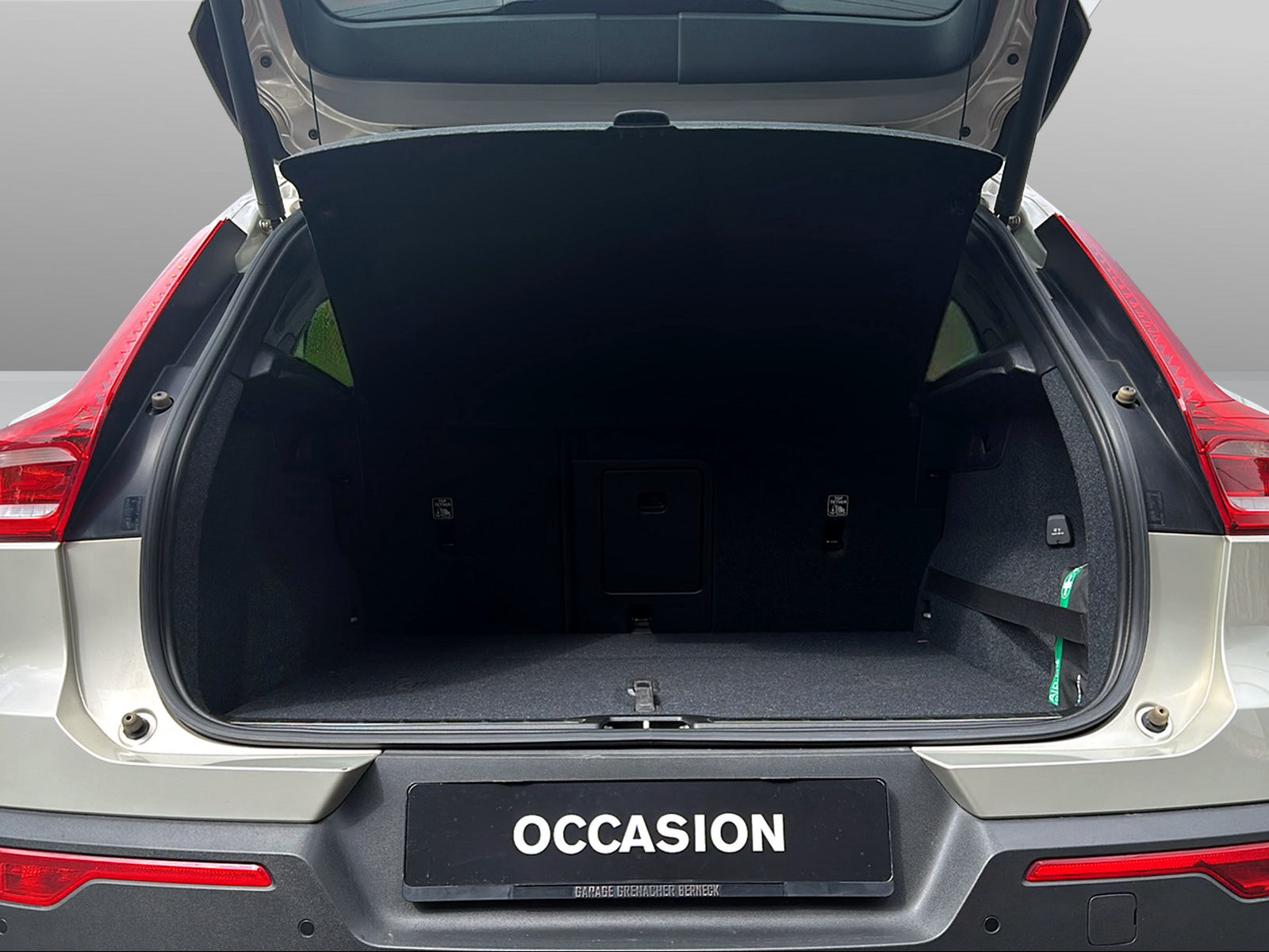 VOLVO XC40 2.0 T4 Inscription AWD-image-9