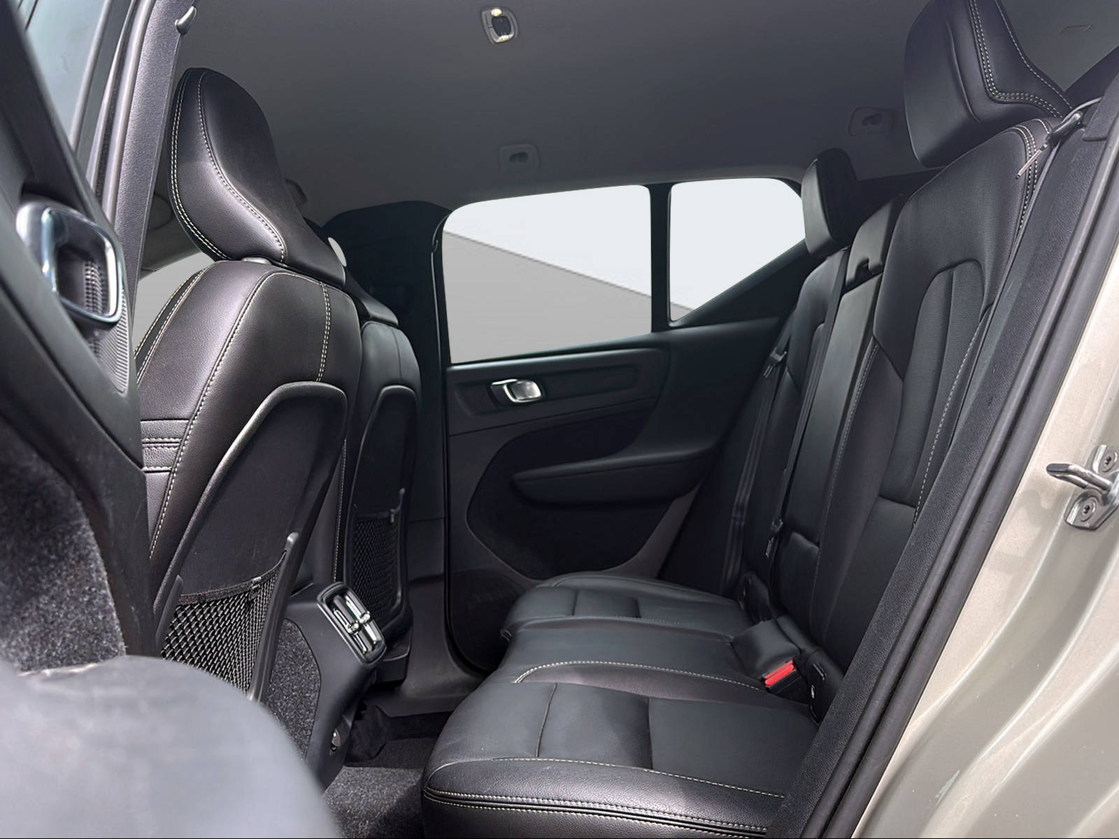 VOLVO XC40 2.0 T4 Inscription AWD-image-11