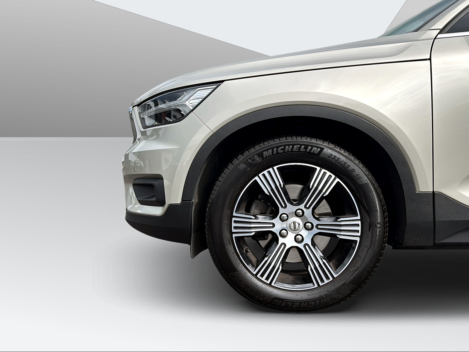 VOLVO XC40 2.0 T4 Inscription AWD-image-8