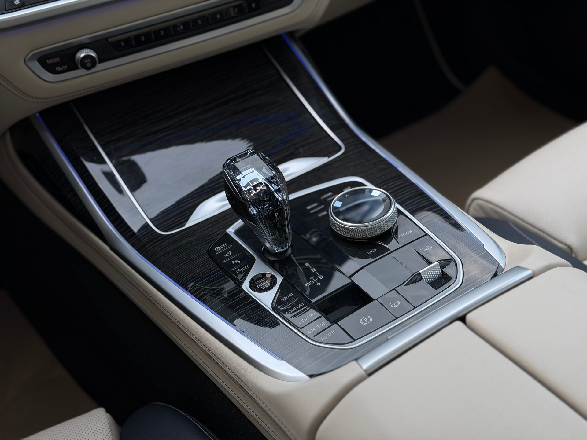 BMW X7 xDrive M50i Steptronic-image-18