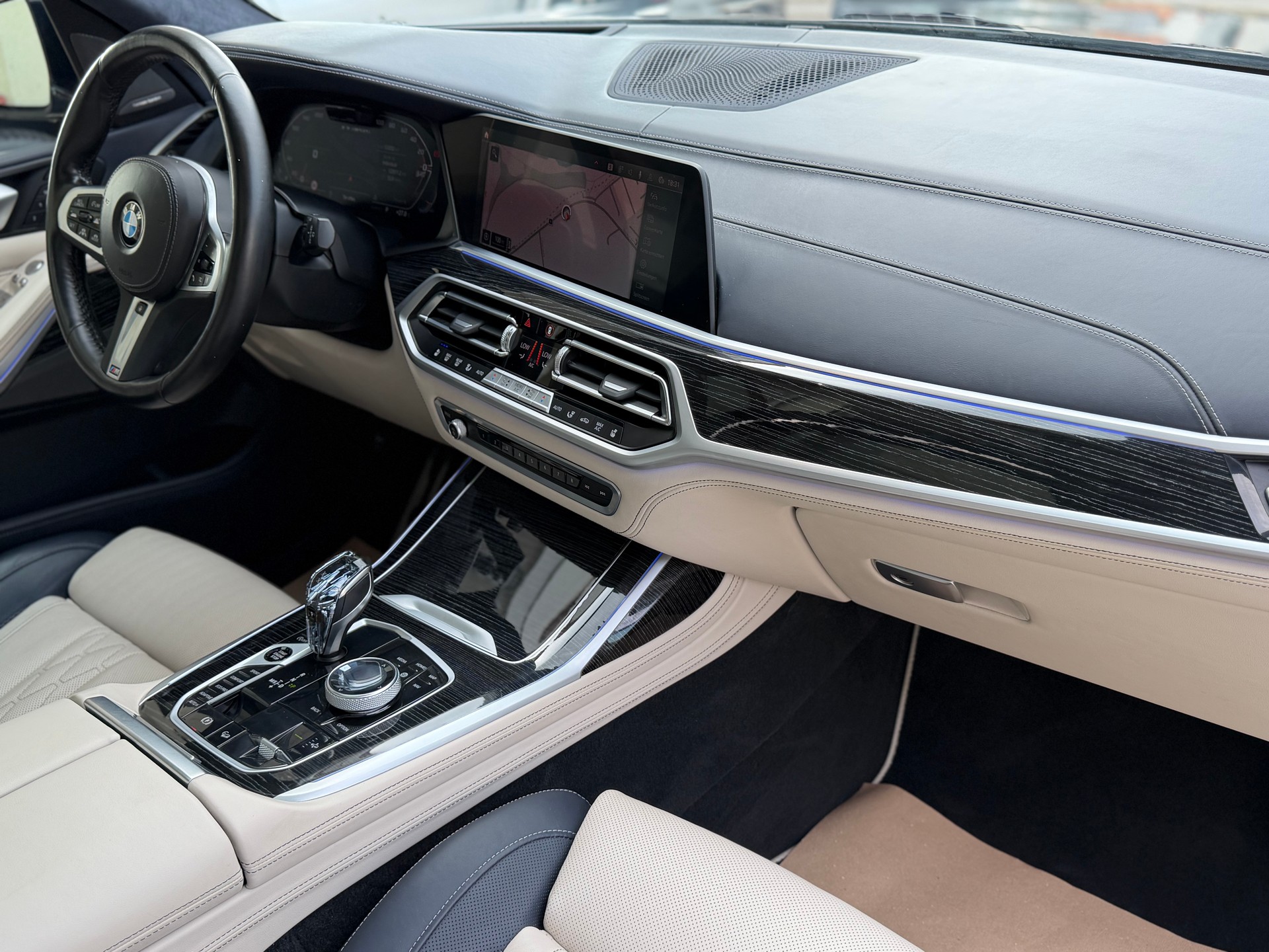 BMW X7 xDrive M50i Steptronic-image-16