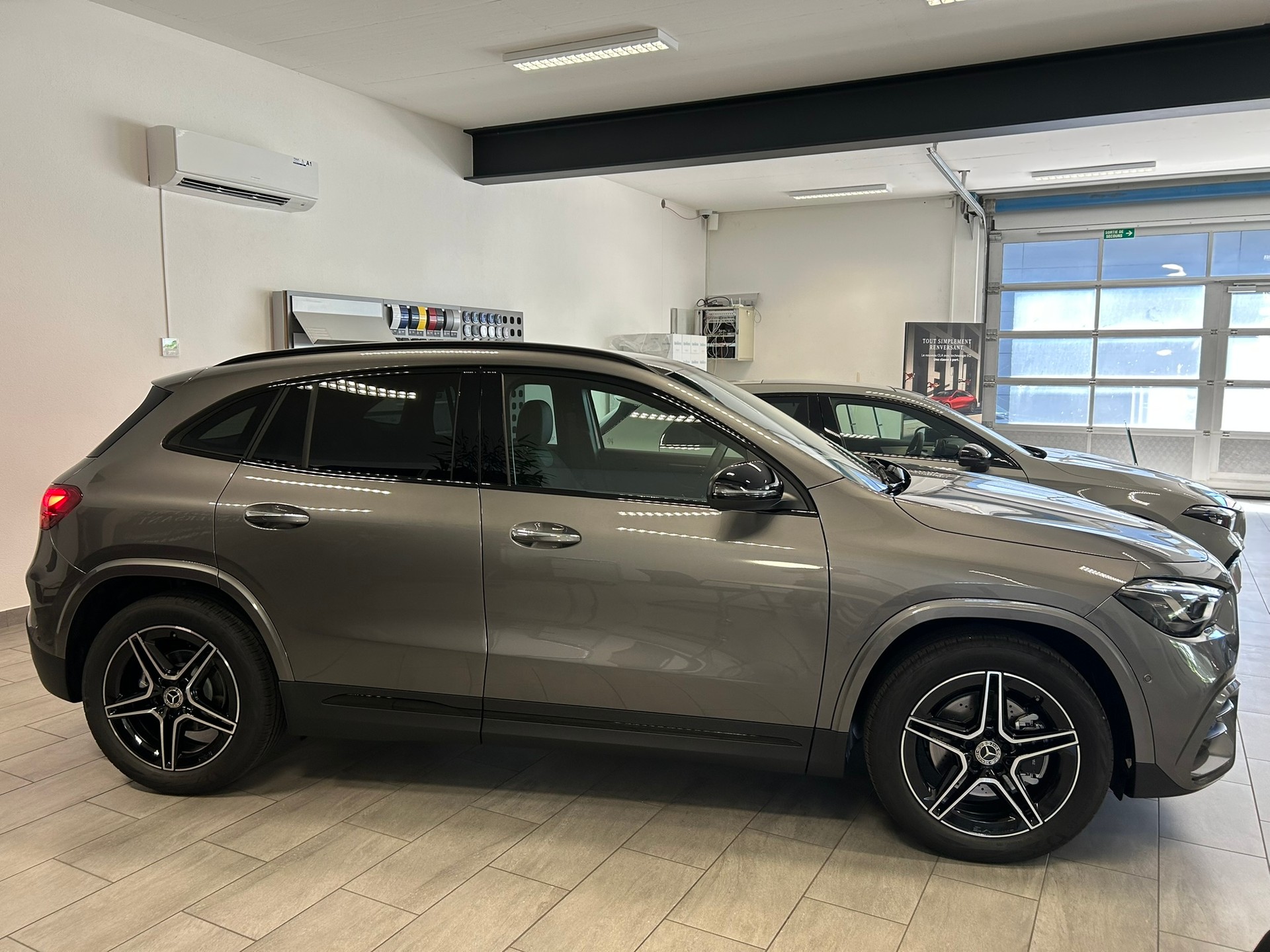 MERCEDES-BENZ GLA 200 Night Star AMG Line 7G-DCT-image-3