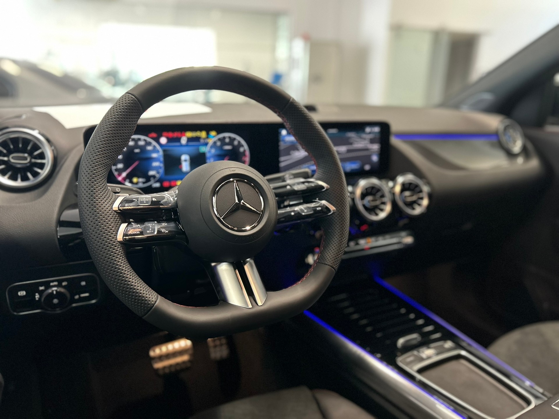 MERCEDES-BENZ GLA 200 Night Star AMG Line 7G-DCT-image-9
