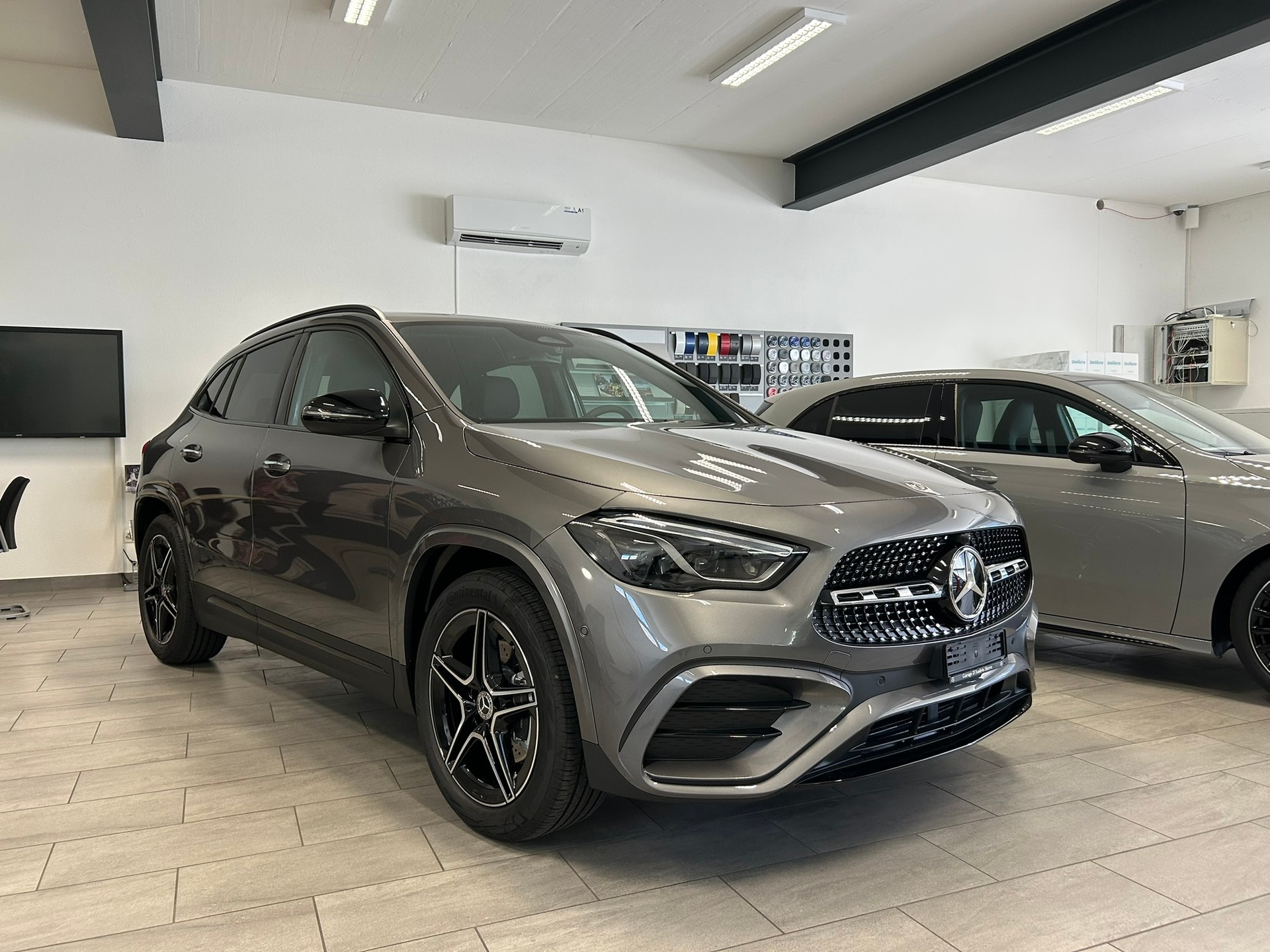 MERCEDES-BENZ GLA 200 Night Star AMG Line 7G-DCT-image-2
