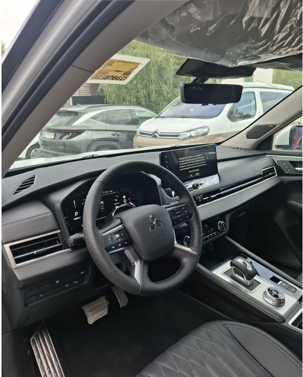 MITSUBISHI Outlander 2.4 PHEV Instyle 4x4-showroom-element-3
