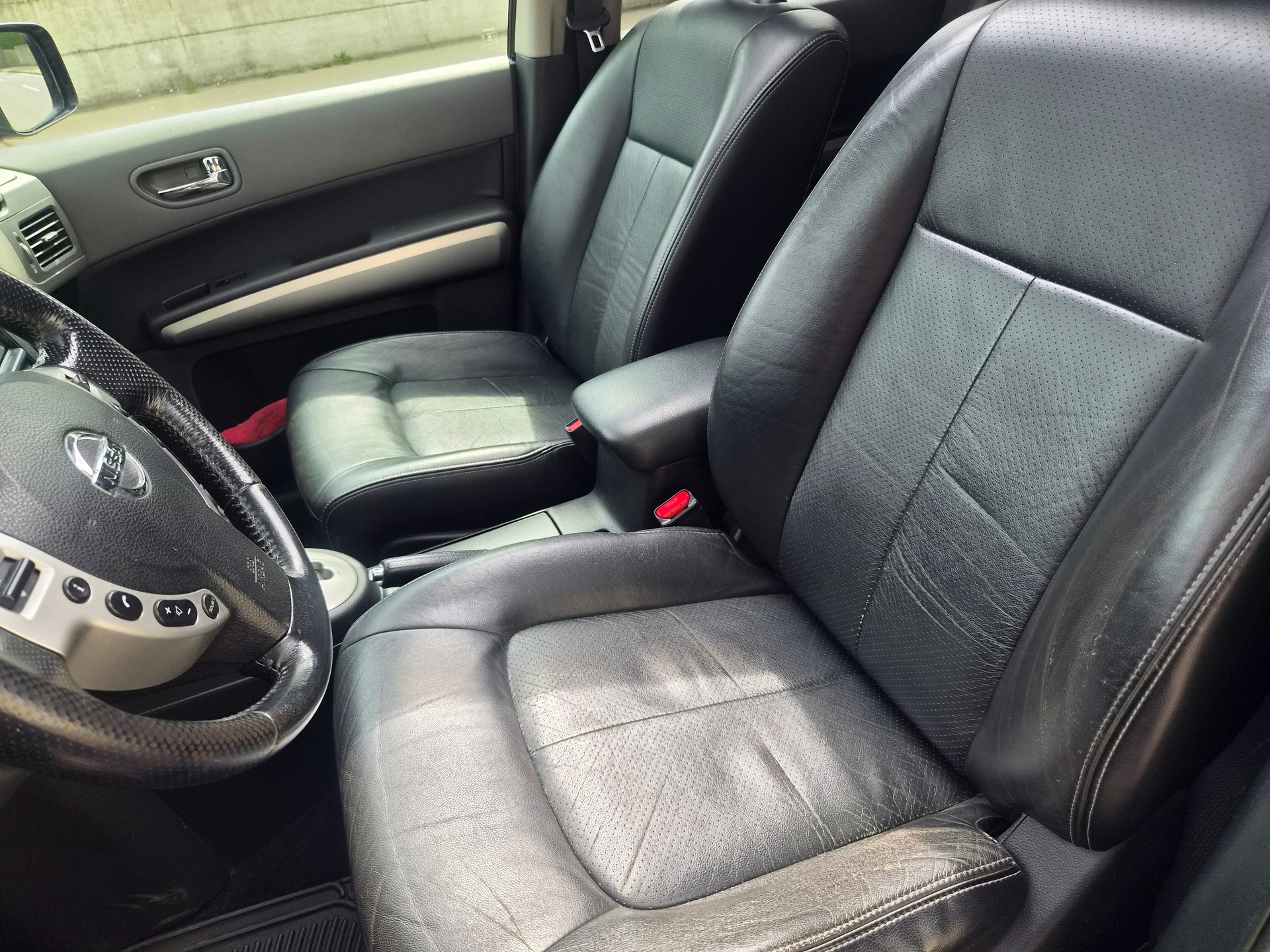 NISSAN X-Trail 2.0 dCi 16V LE Automatic-image-6