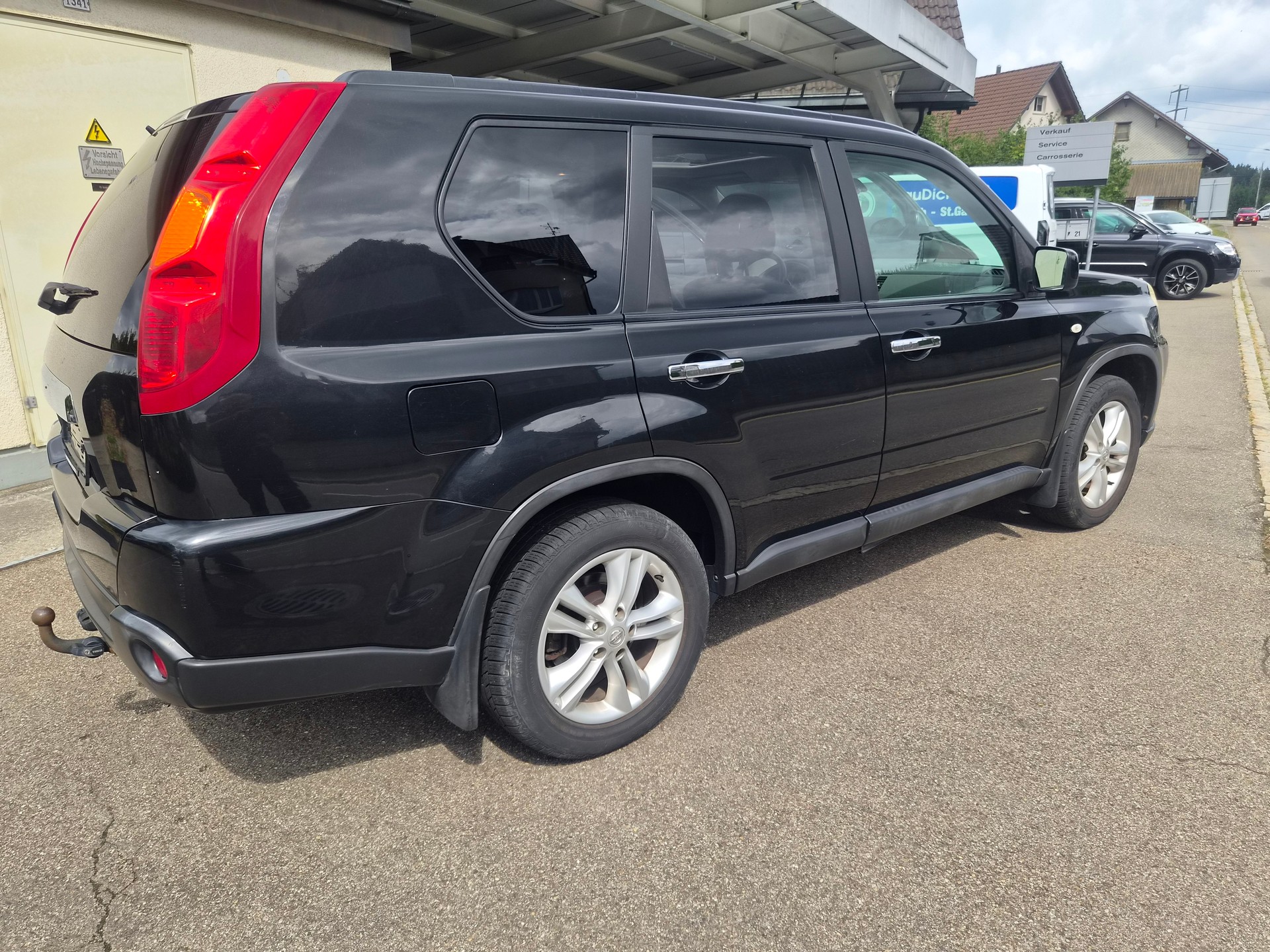 NISSAN X-Trail 2.0 dCi 16V LE Automatic-image-1