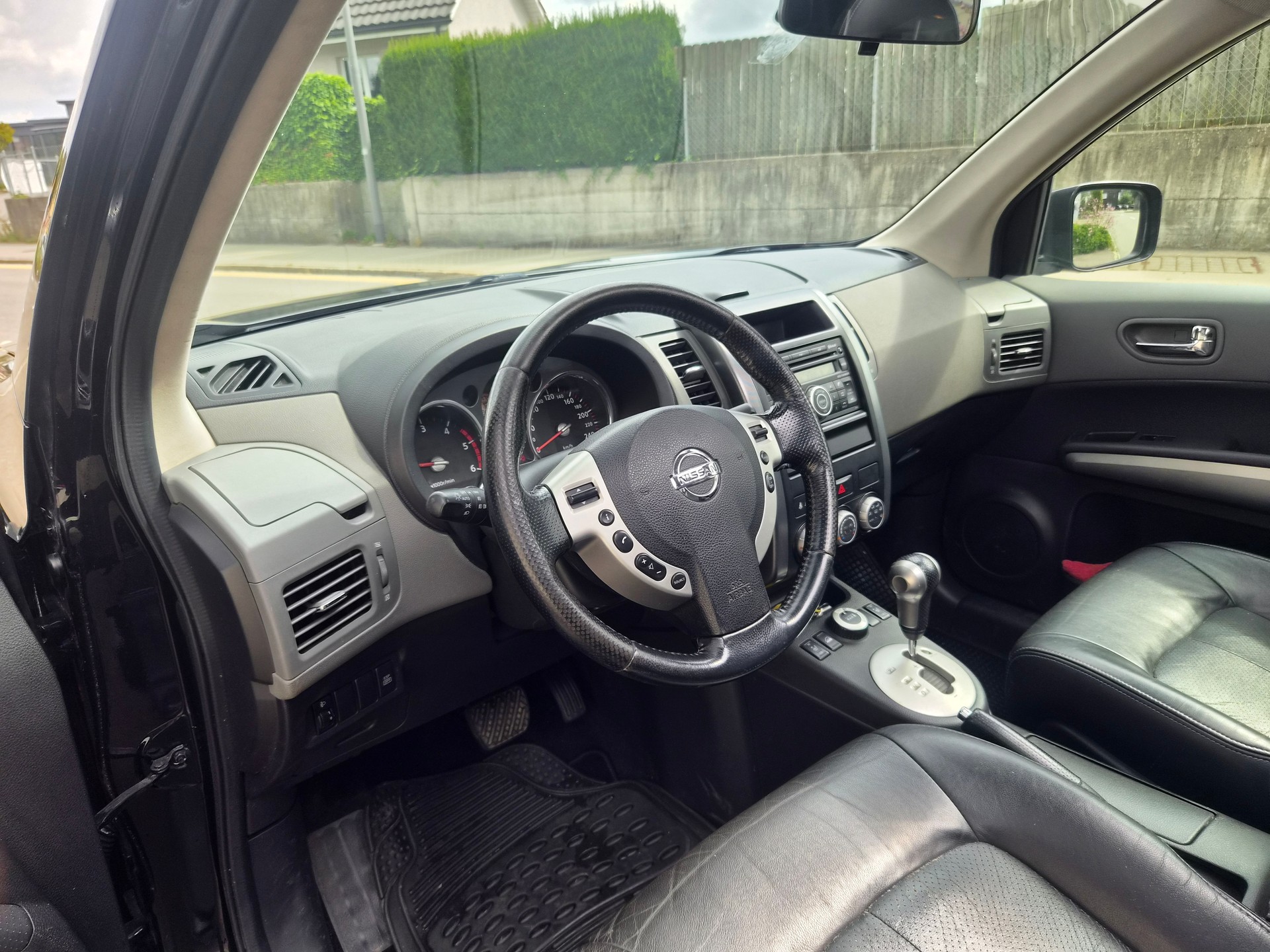 NISSAN X-Trail 2.0 dCi 16V LE Automatic-image-5