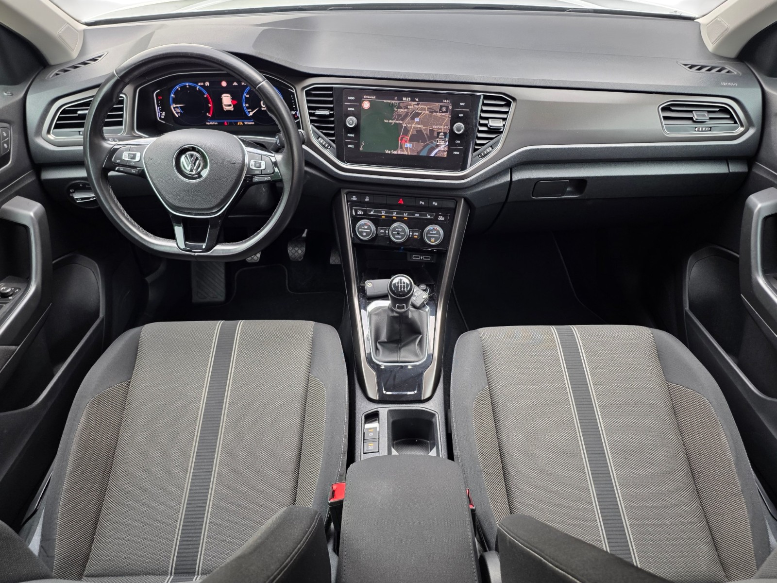VW T-Roc 1.0 TSI Advance-image-9