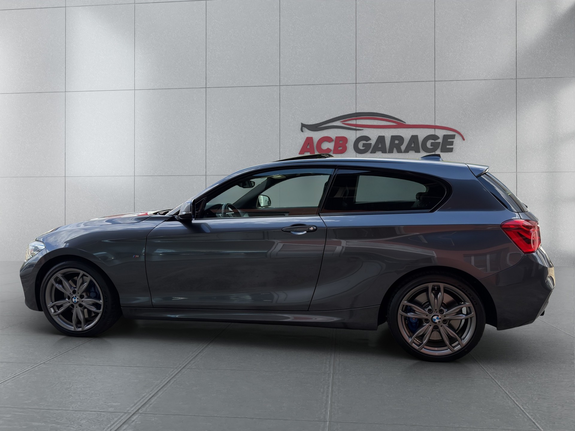 BMW M135i xDrive Steptronic-image-3