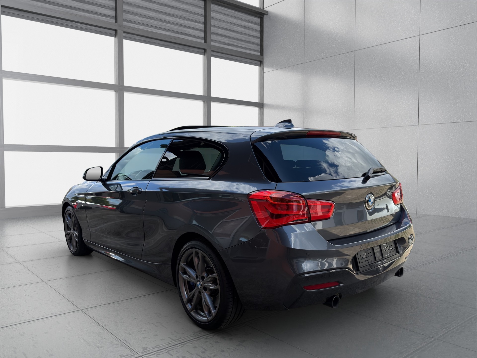 BMW M135i xDrive Steptronic-image-6