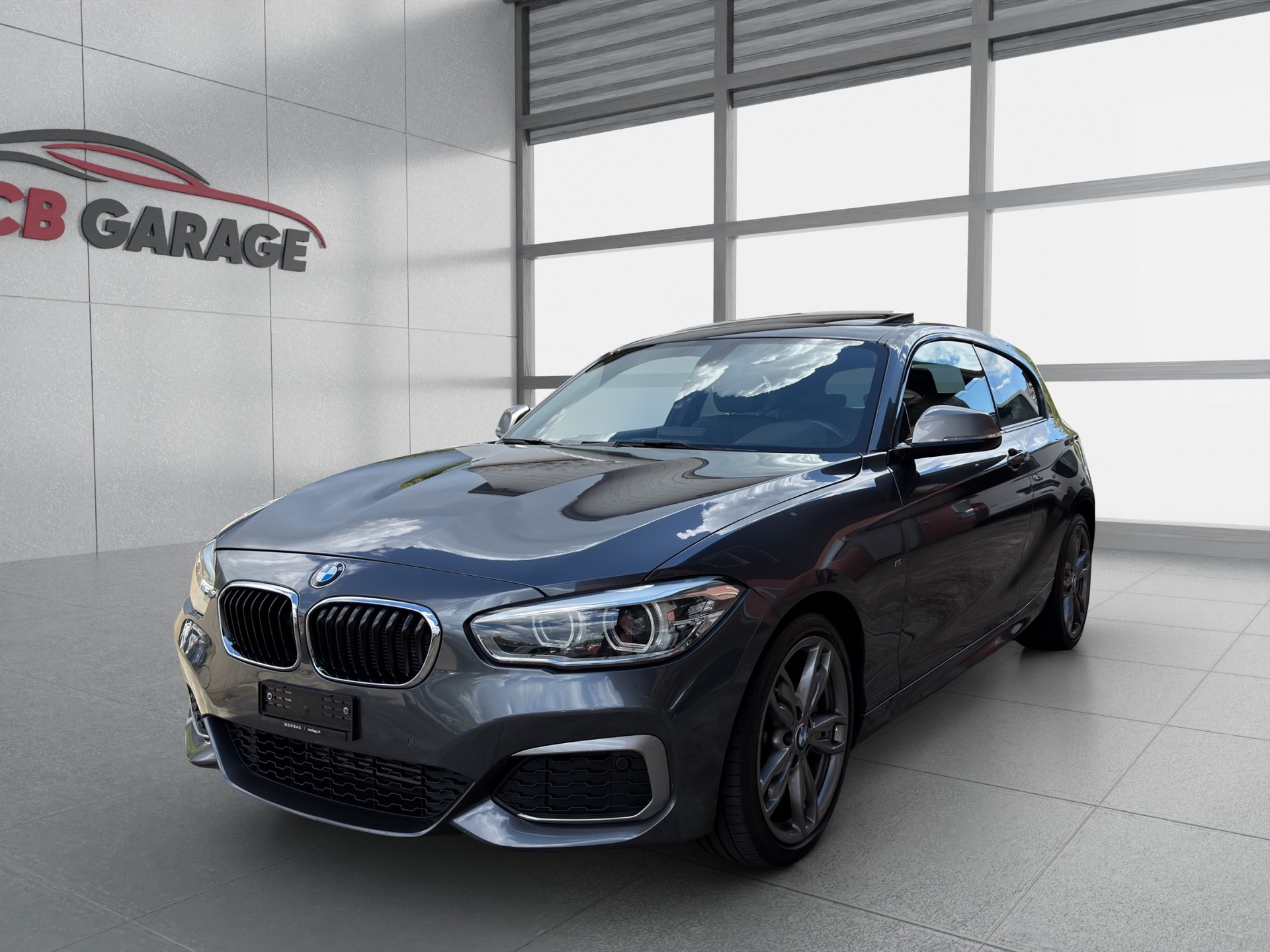BMW M135i xDrive Steptronic-image-0