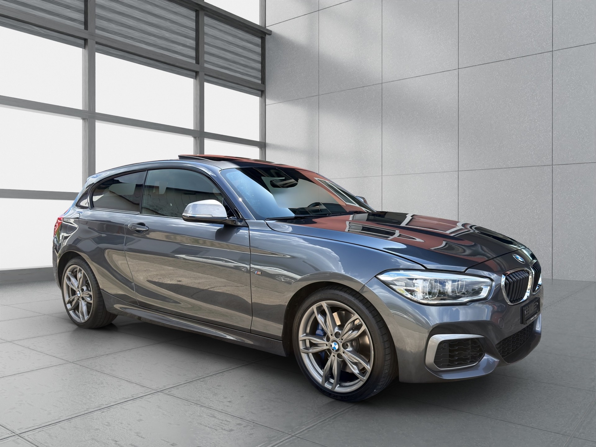 BMW M135i xDrive Steptronic-image-2