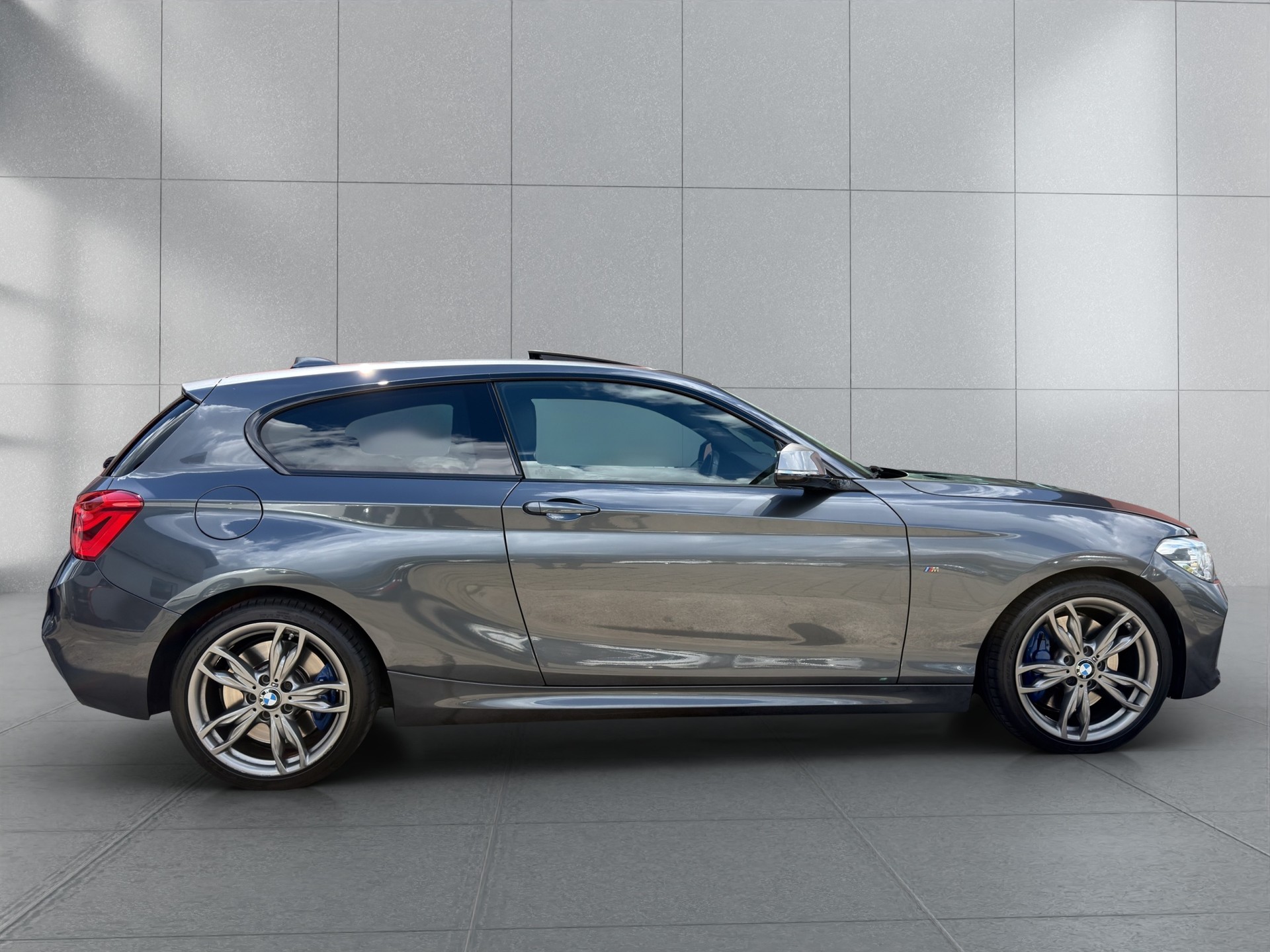BMW M135i xDrive Steptronic-image-7