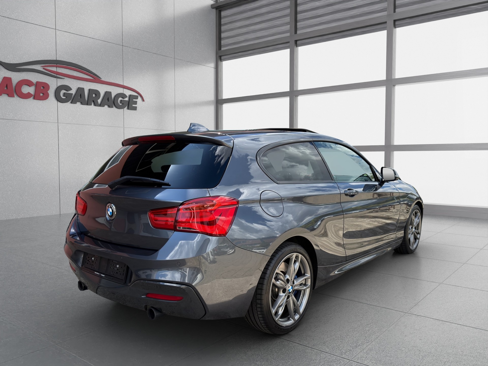 BMW M135i xDrive Steptronic-image-5