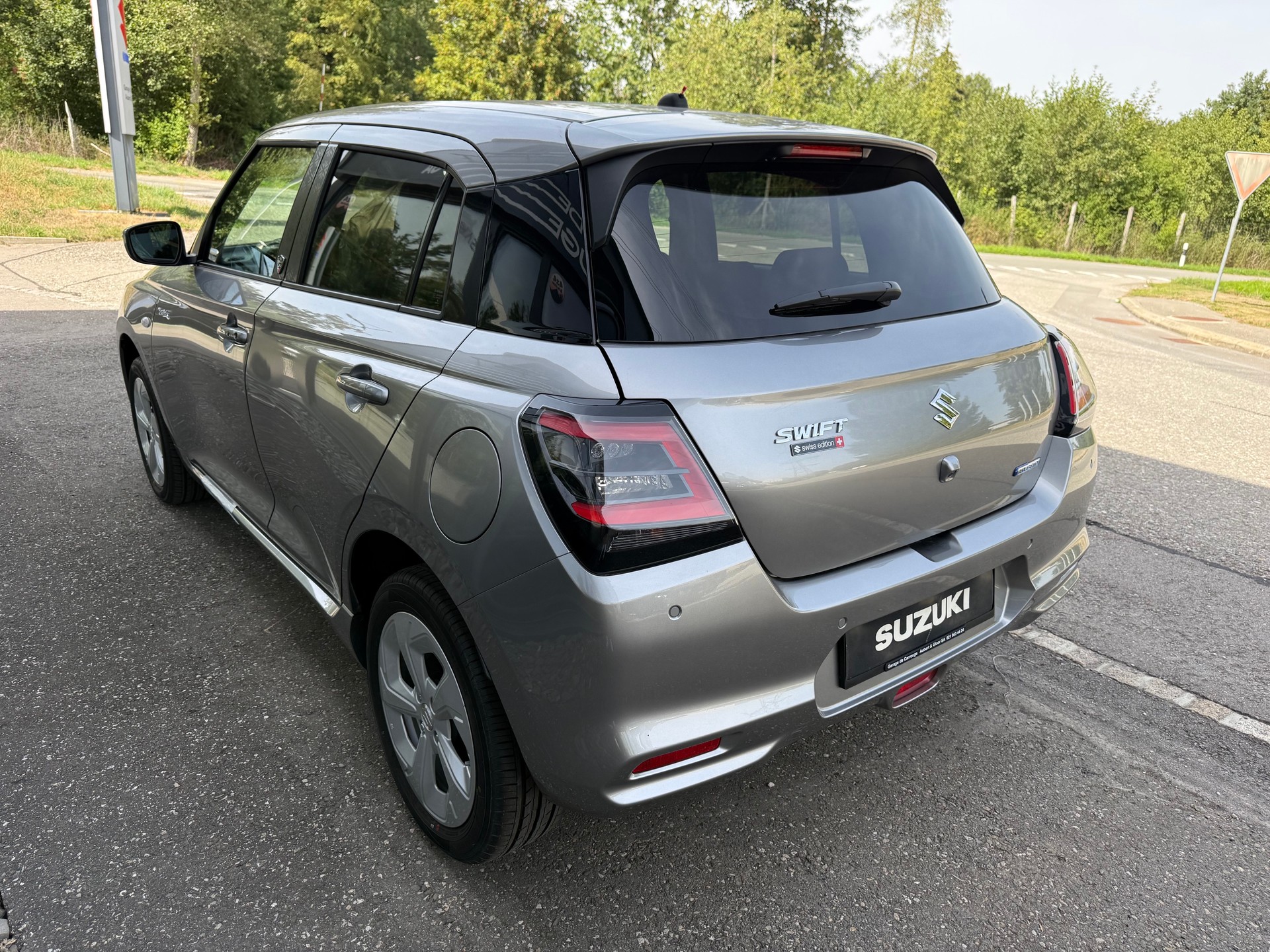 SUZUKI Swift 1.2 Piz Sulai Hybrid 4x4-image-3