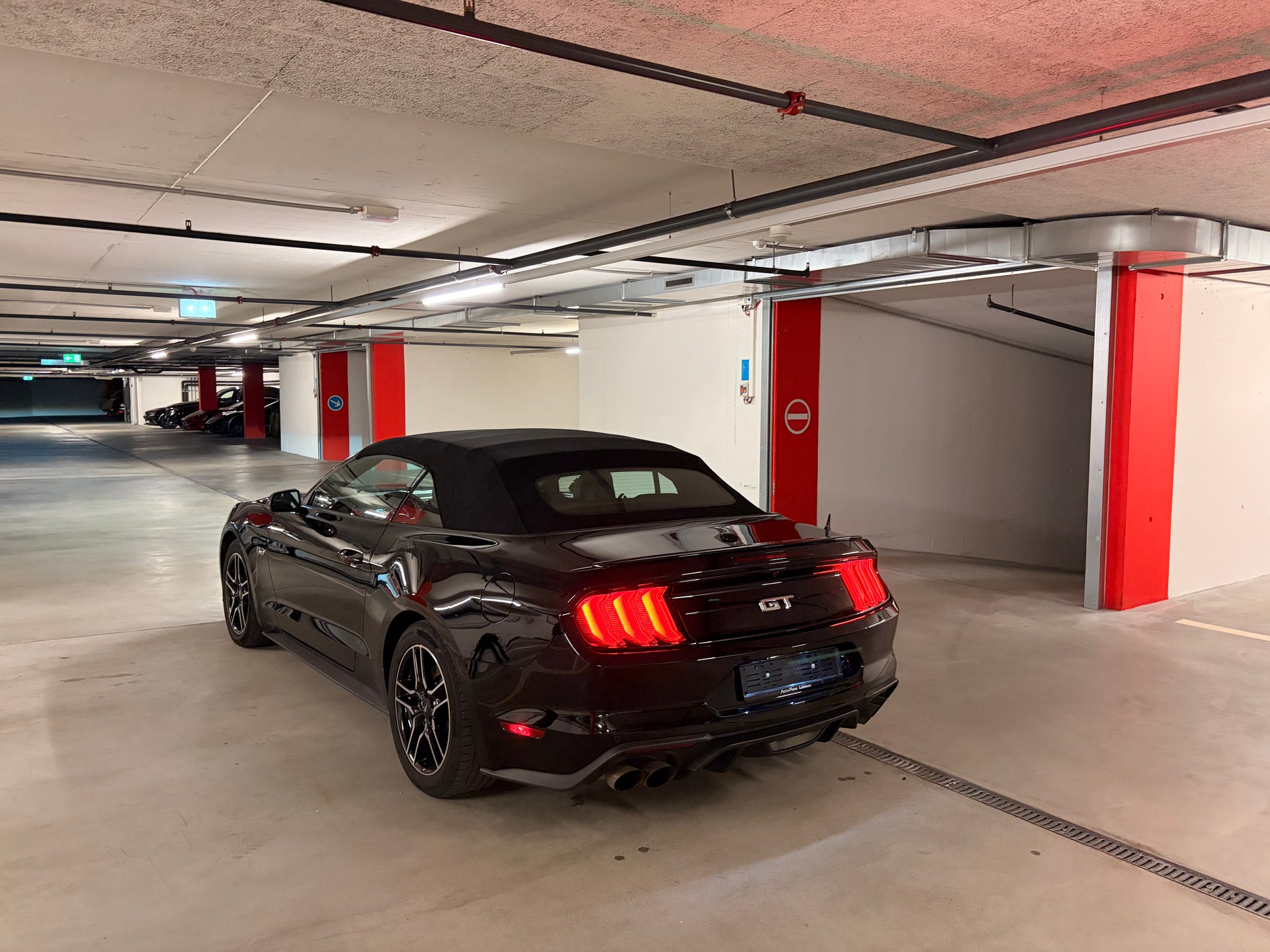 FORD Mustang Convertible 5.0 V8 GT-image-1