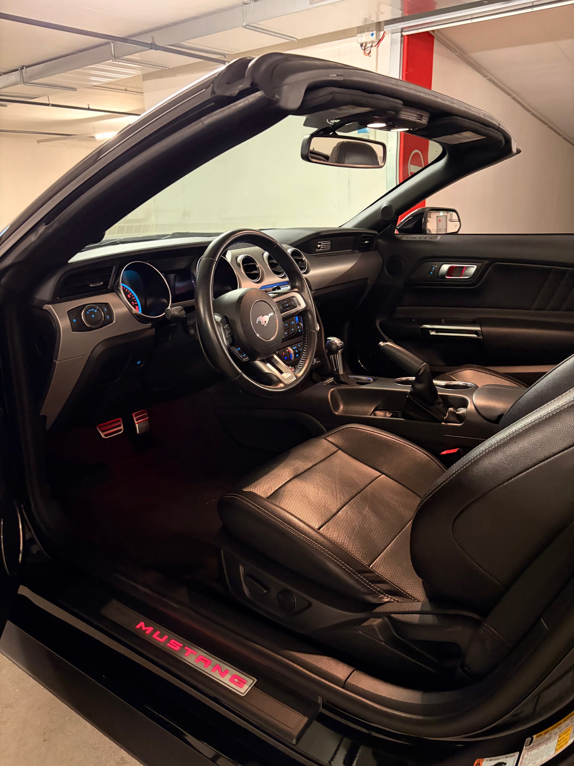 FORD Mustang Convertible 5.0 V8 GT-image-3