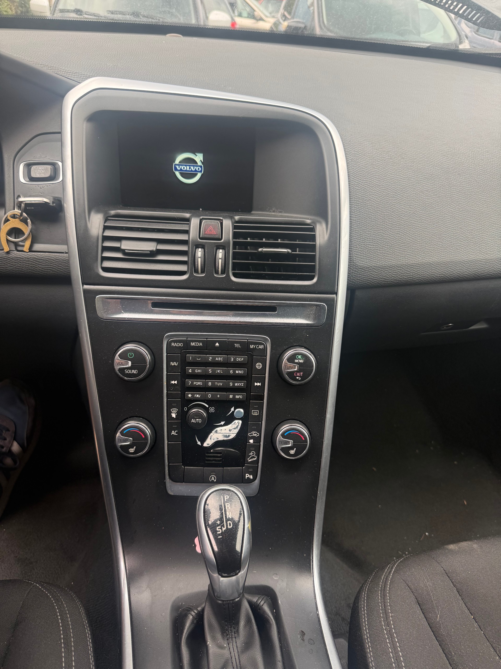 VOLVO XC60 D4 AWD Kinetic Geartronic-image-7
