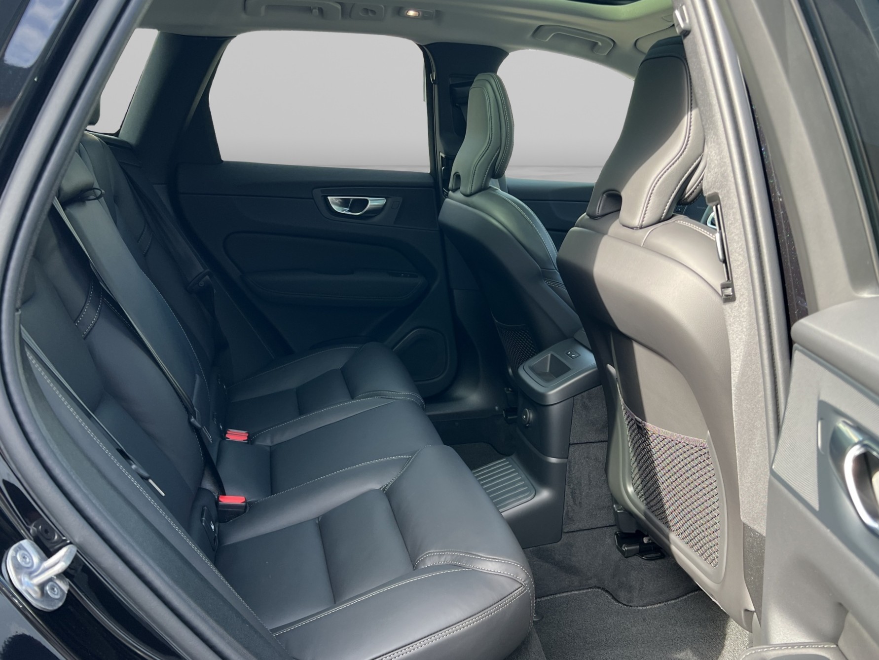VOLVO XC60 2.0 T8 TE Ultra Dark eAWD-image-14