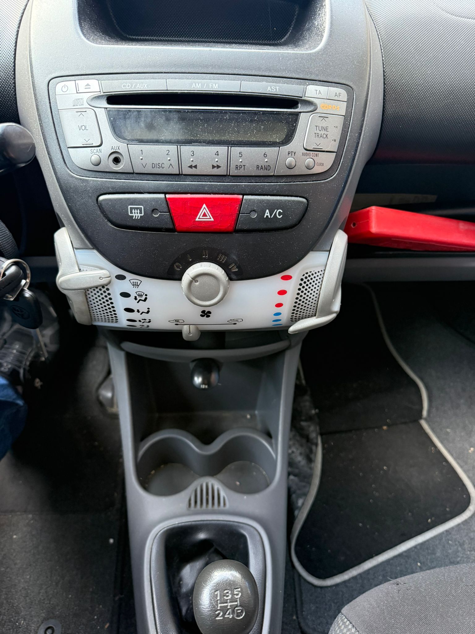 TOYOTA Aygo 1.0 Linea Sol-image-9