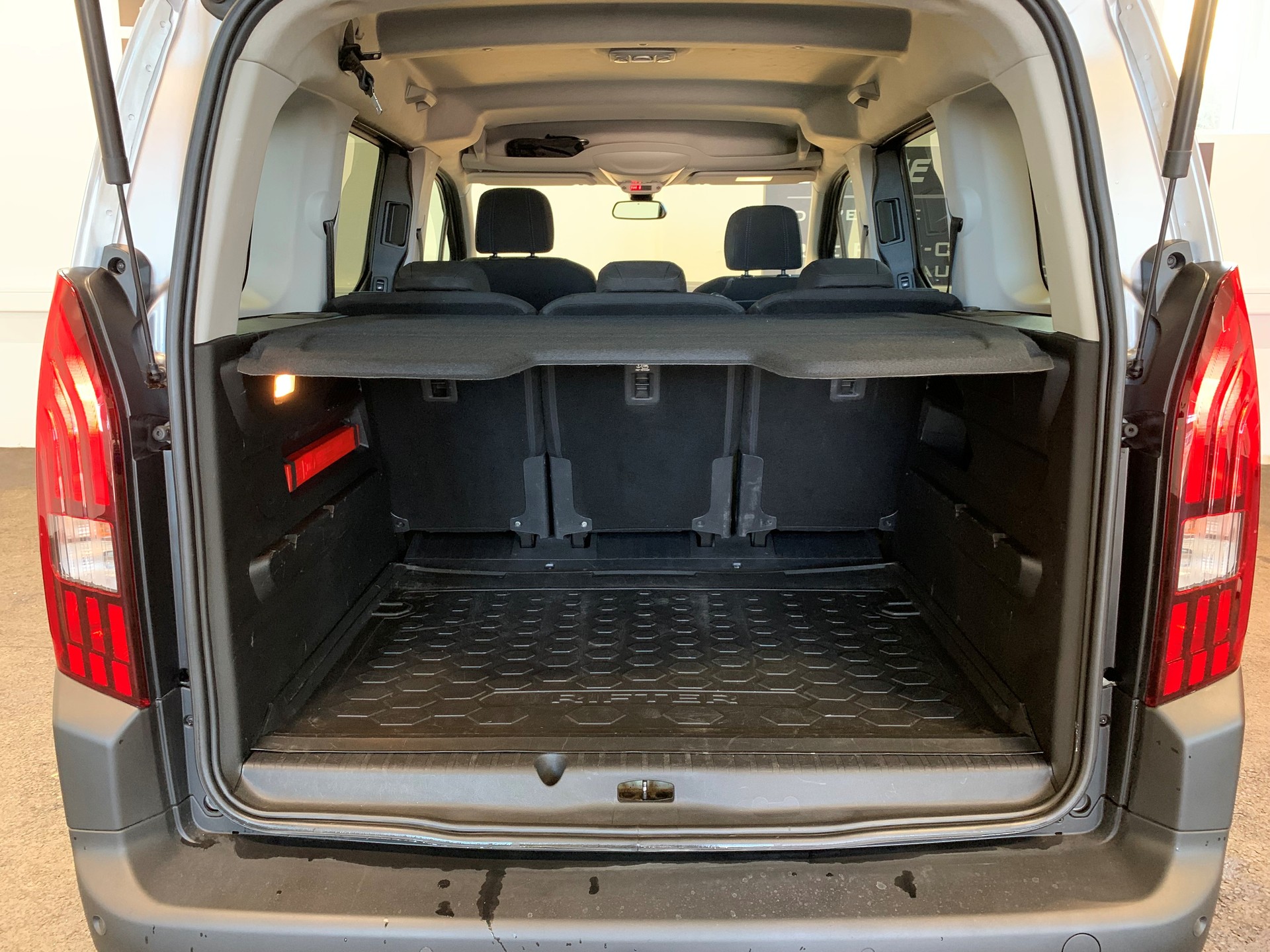 PEUGEOT Rifter 1.5 BlueHDi Allure Pack-image-8