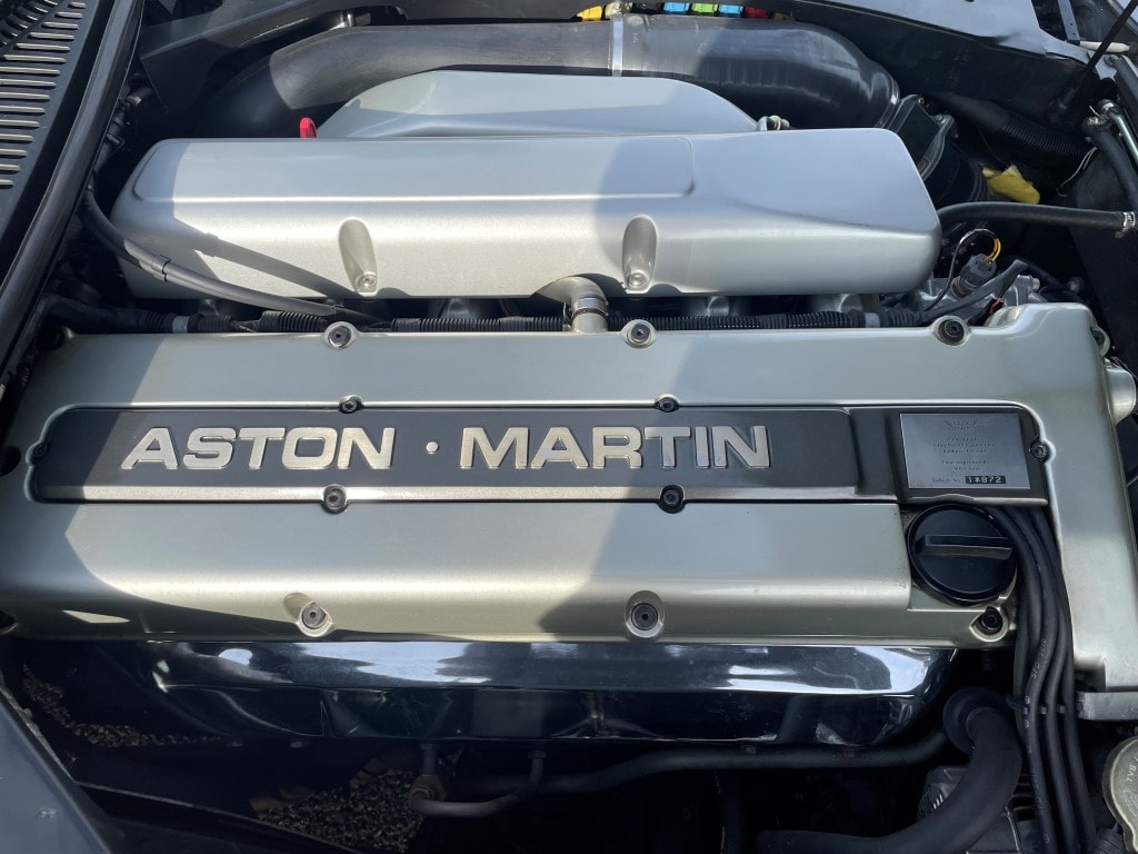 ASTON MARTIN DB7 Volante-image-8
