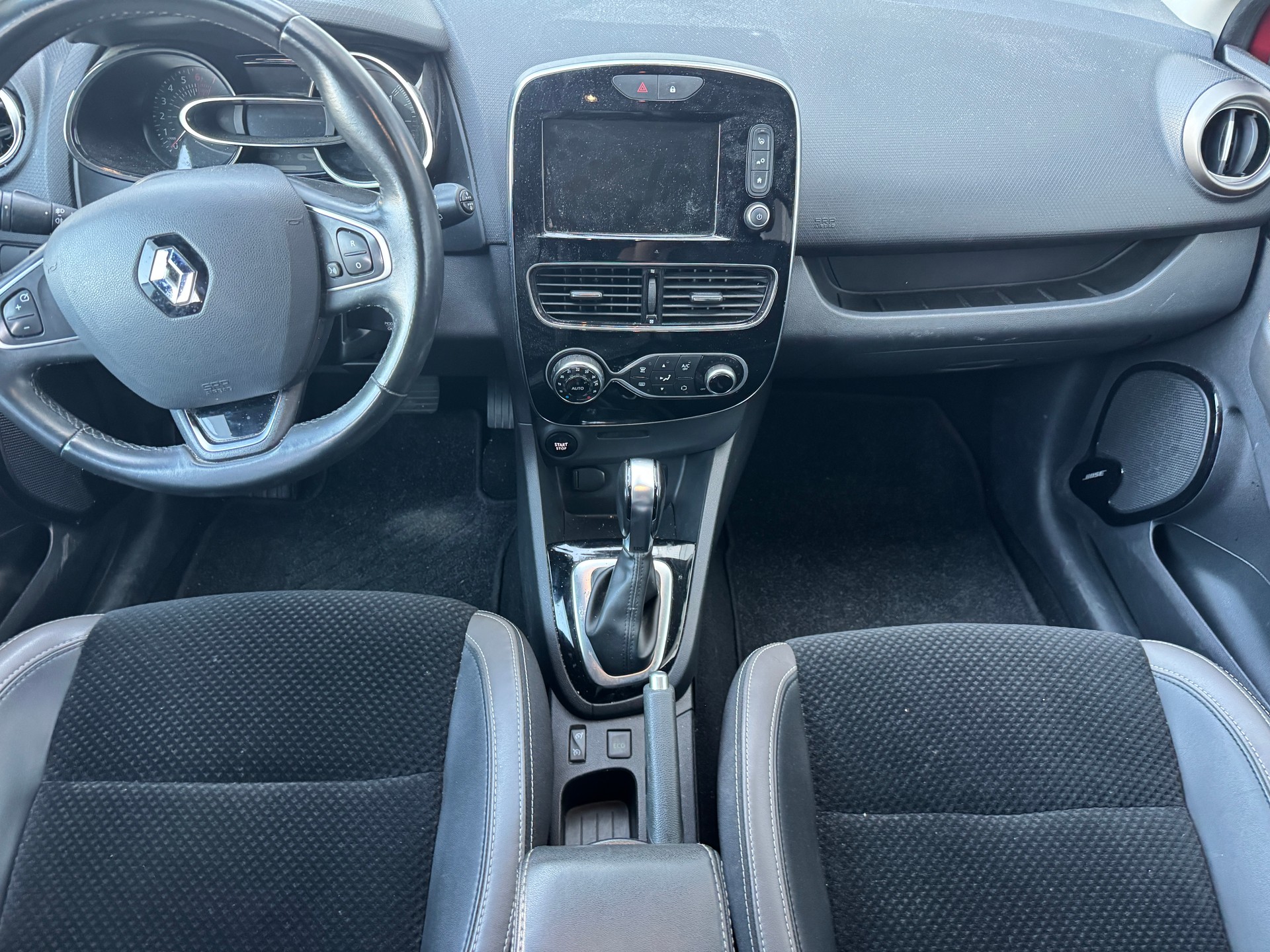 RENAULT Clio Grandtour 1.2 16V T Swiss Edition EDC-image-9