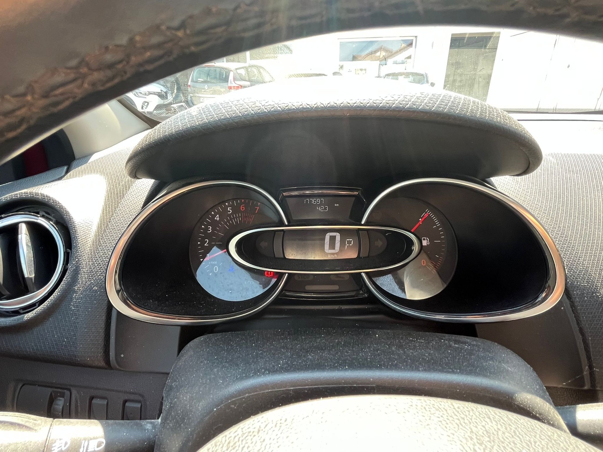 RENAULT Clio Grandtour 1.2 16V T Swiss Edition EDC-image-8
