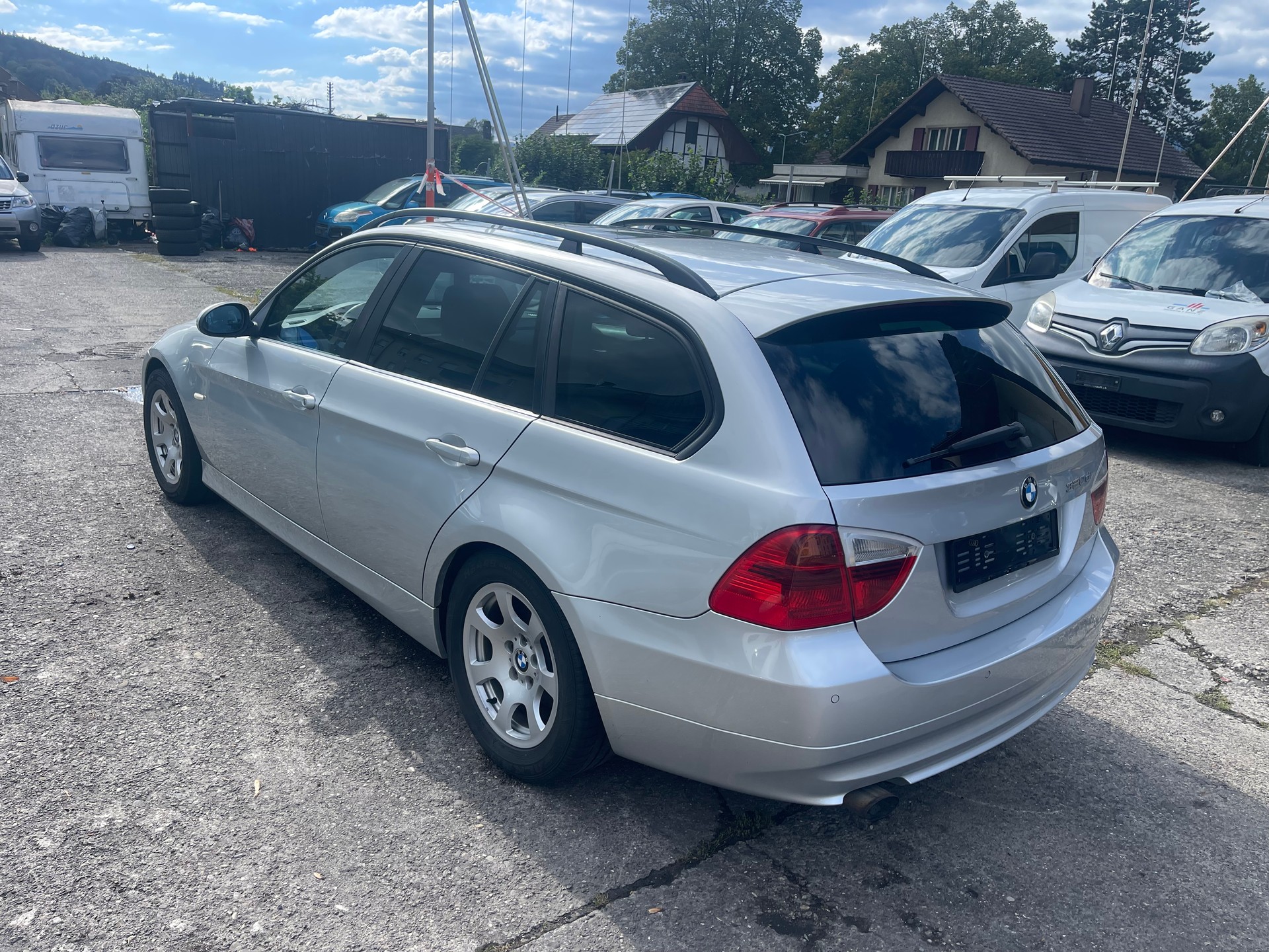 BMW 320d Touring-image-5