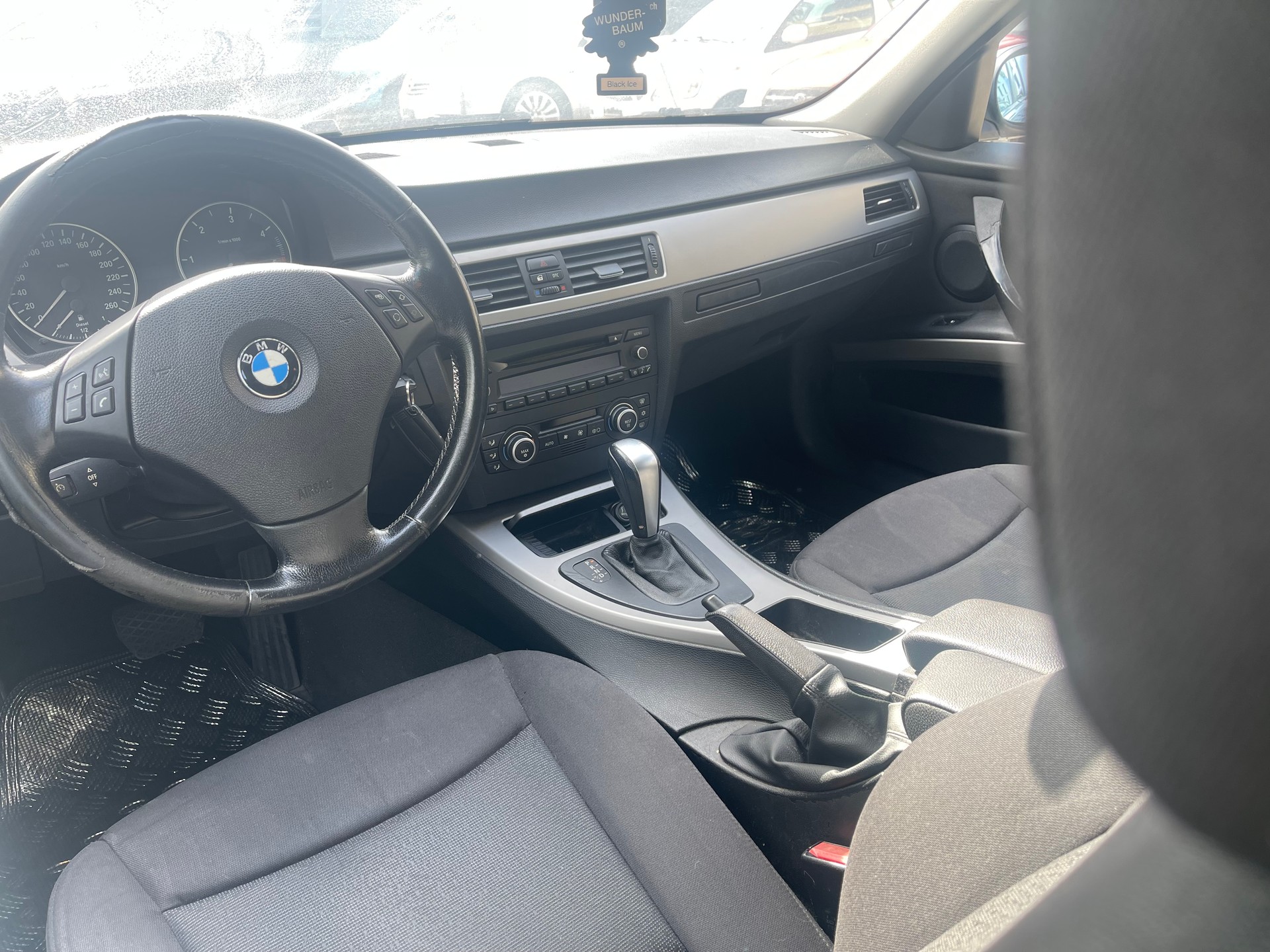BMW 320d Touring-image-7