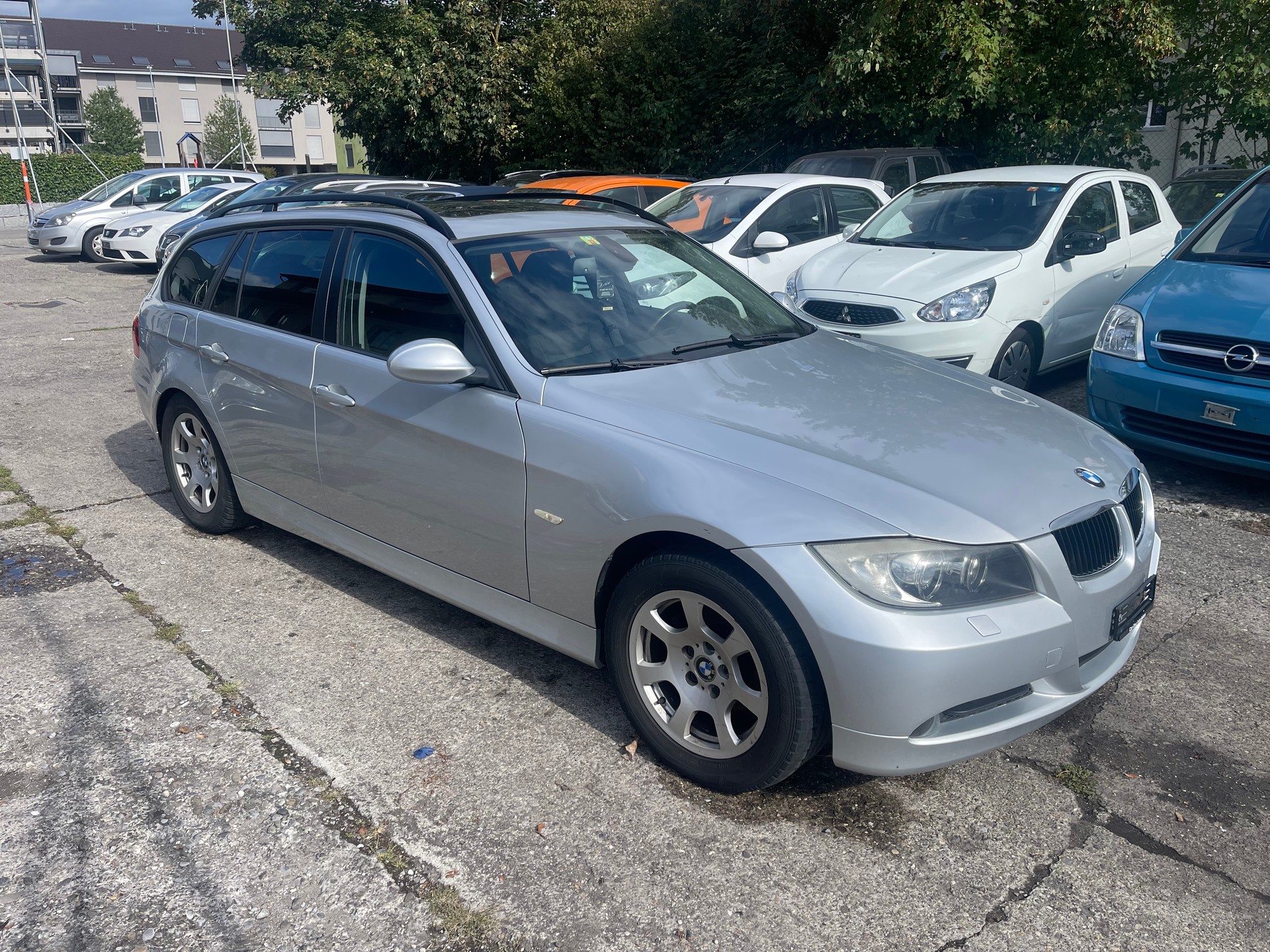 BMW 320d Touring-showroom-element-2