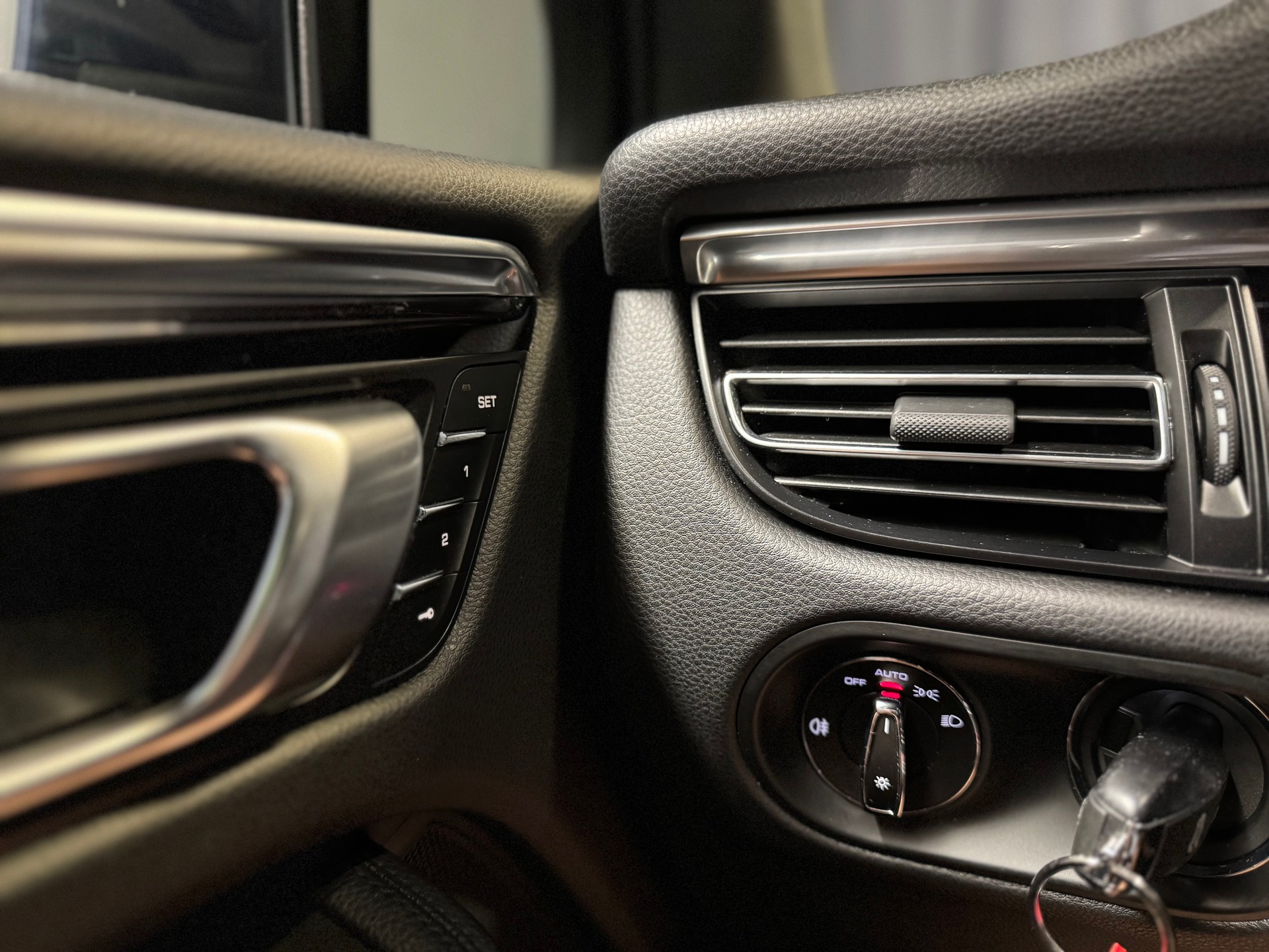 PORSCHE Macan S PDK (35)-image-18