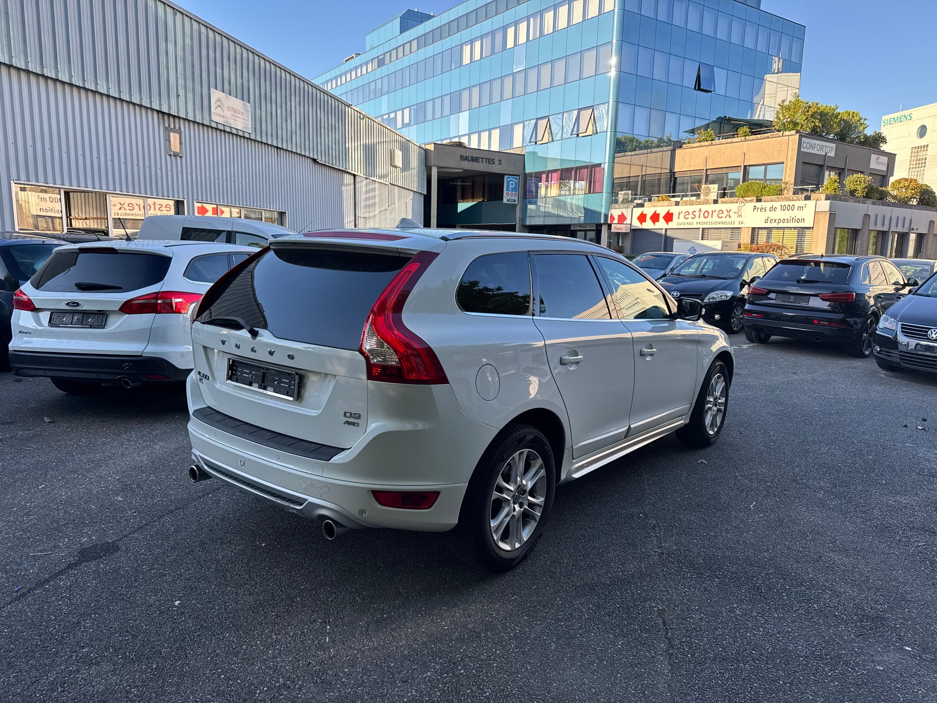 VOLVO XC60 D3 AWD R-Design Geartronic-image-6