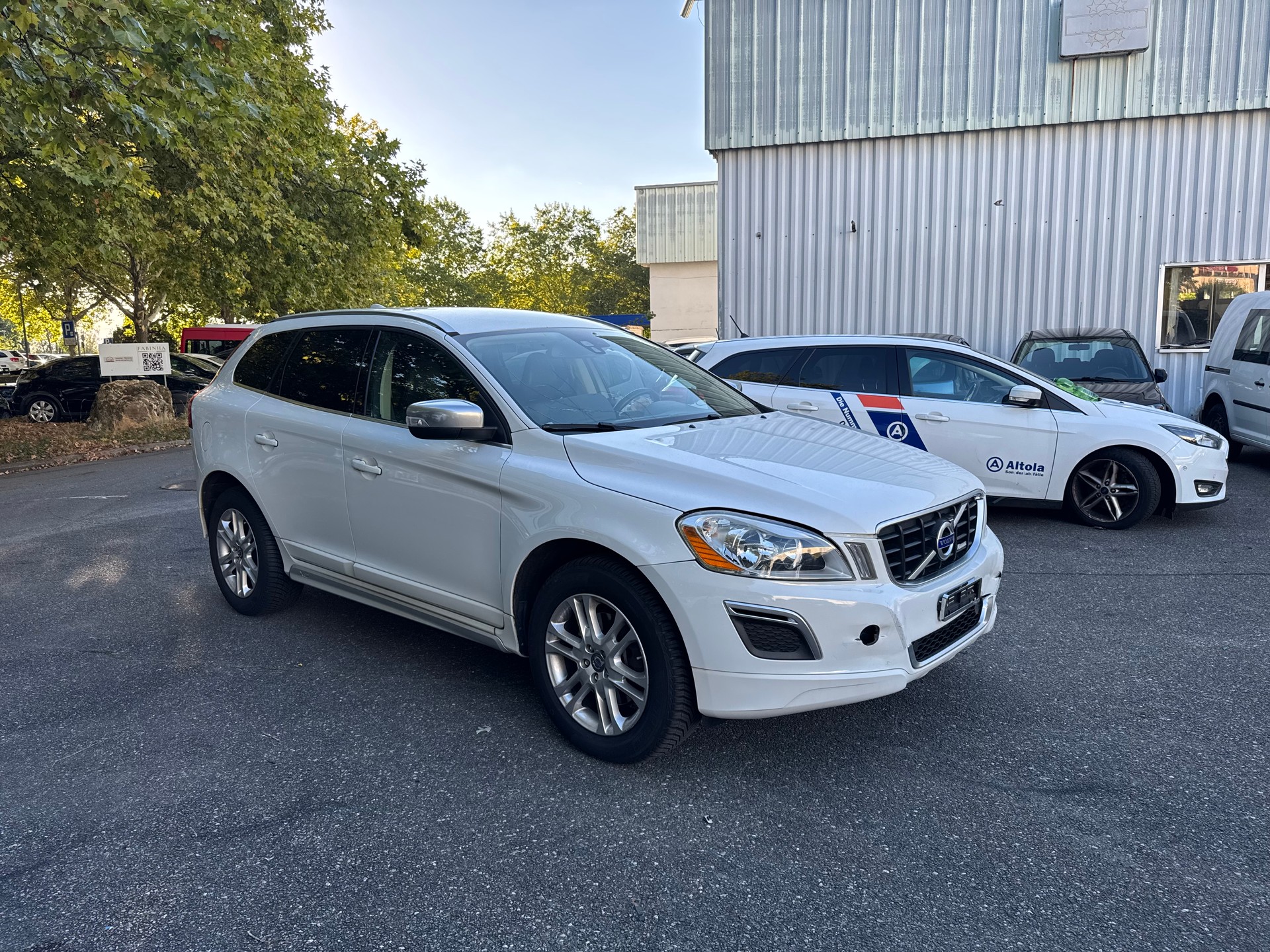 VOLVO XC60 D3 AWD R-Design Geartronic-image-1