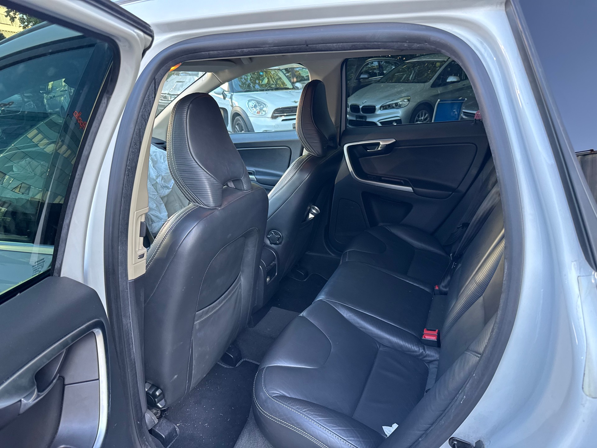 VOLVO XC60 D3 AWD R-Design Geartronic-image-12