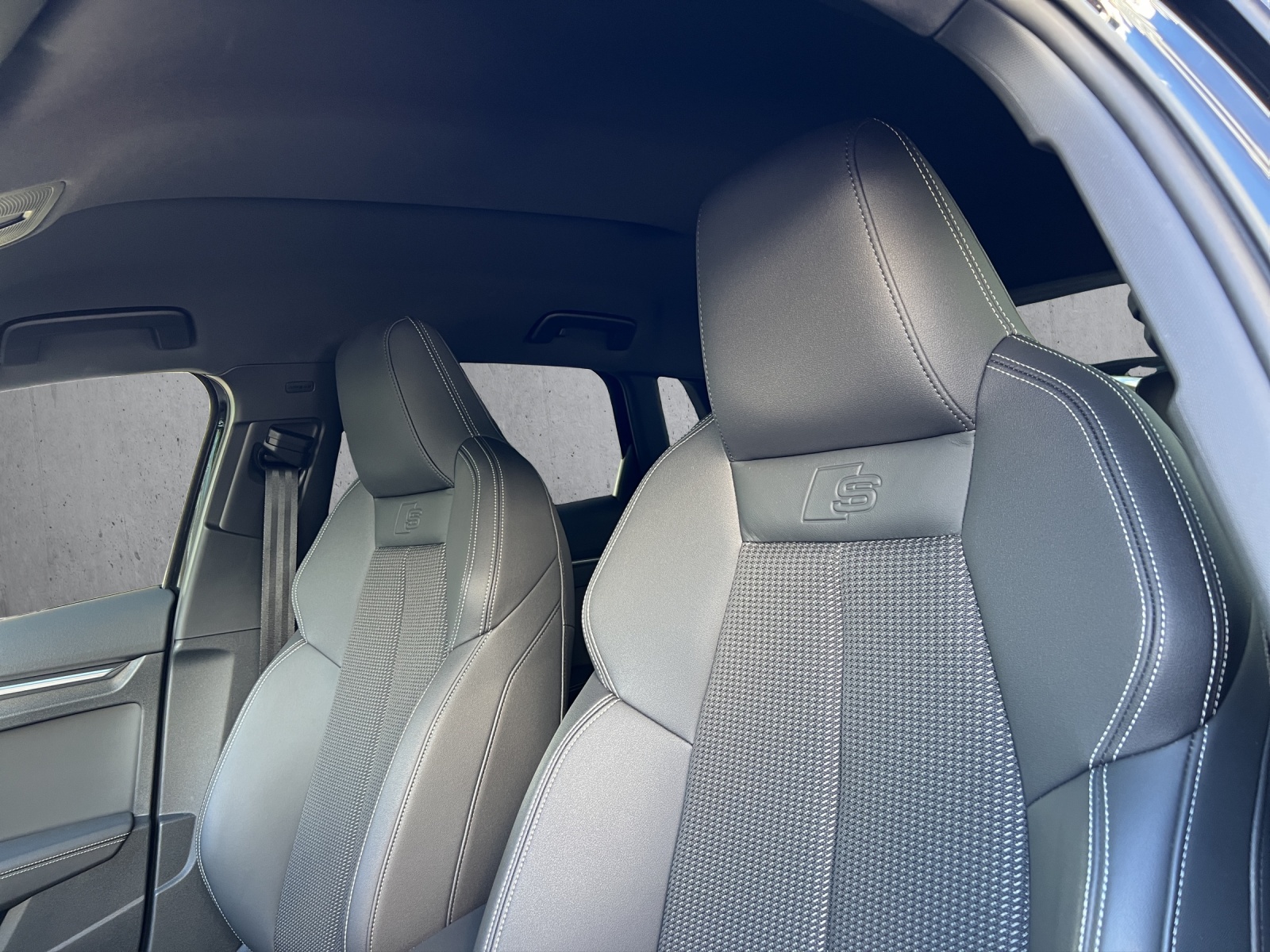 AUDI A3 Sportback 35 TFSI S line Attraction S-tronic-image-16