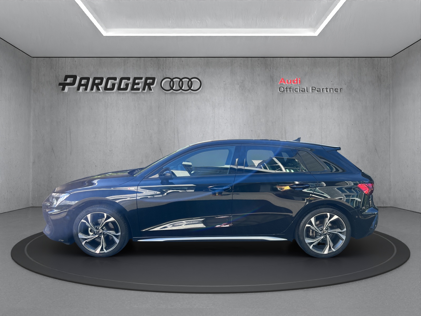 AUDI A3 Sportback 35 TFSI S line Attraction S-tronic-image-2