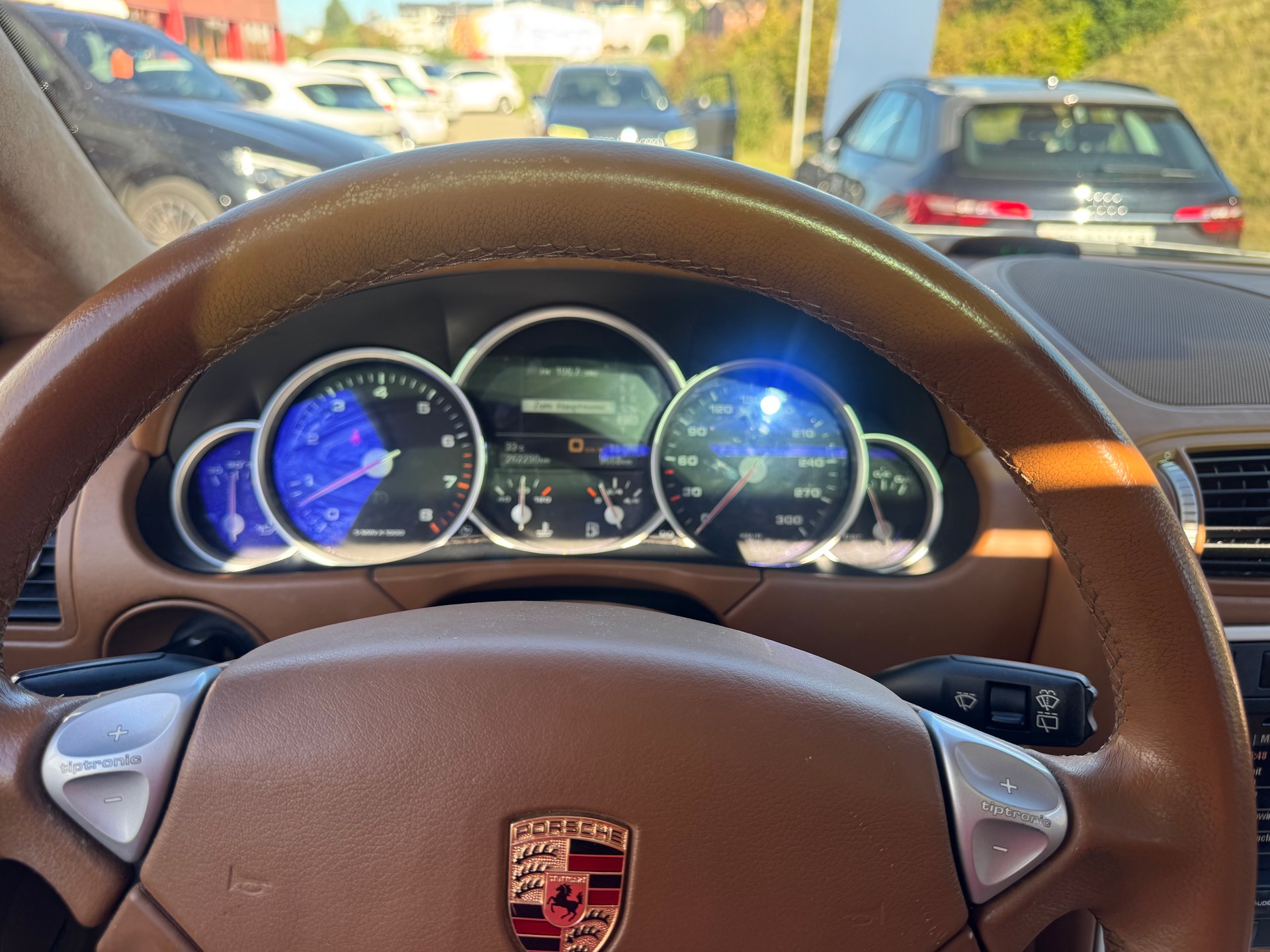 PORSCHE Cayenne Turbo-image-11