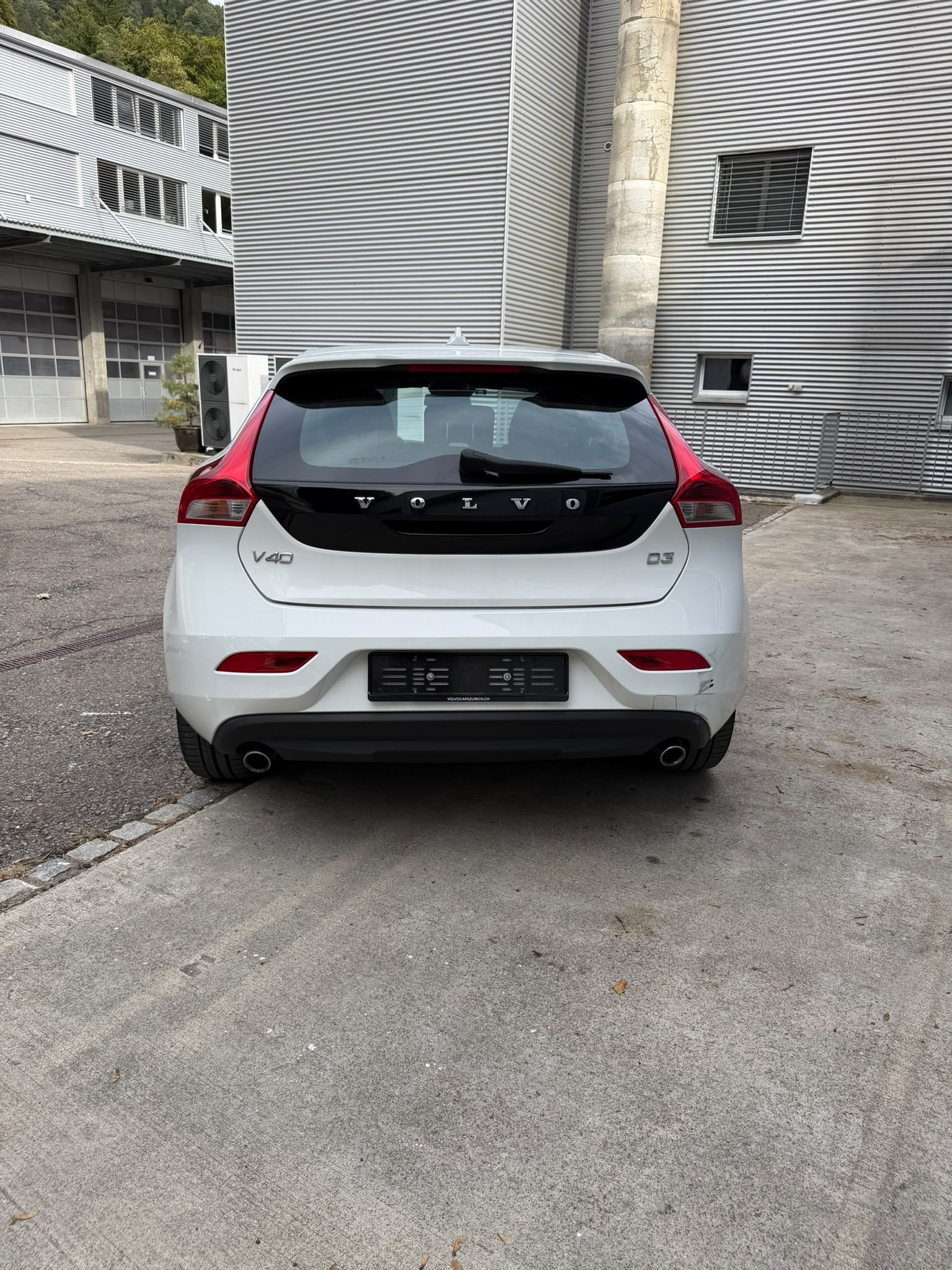 VOLVO V40 D3 Kinetic Geartronic-image-4