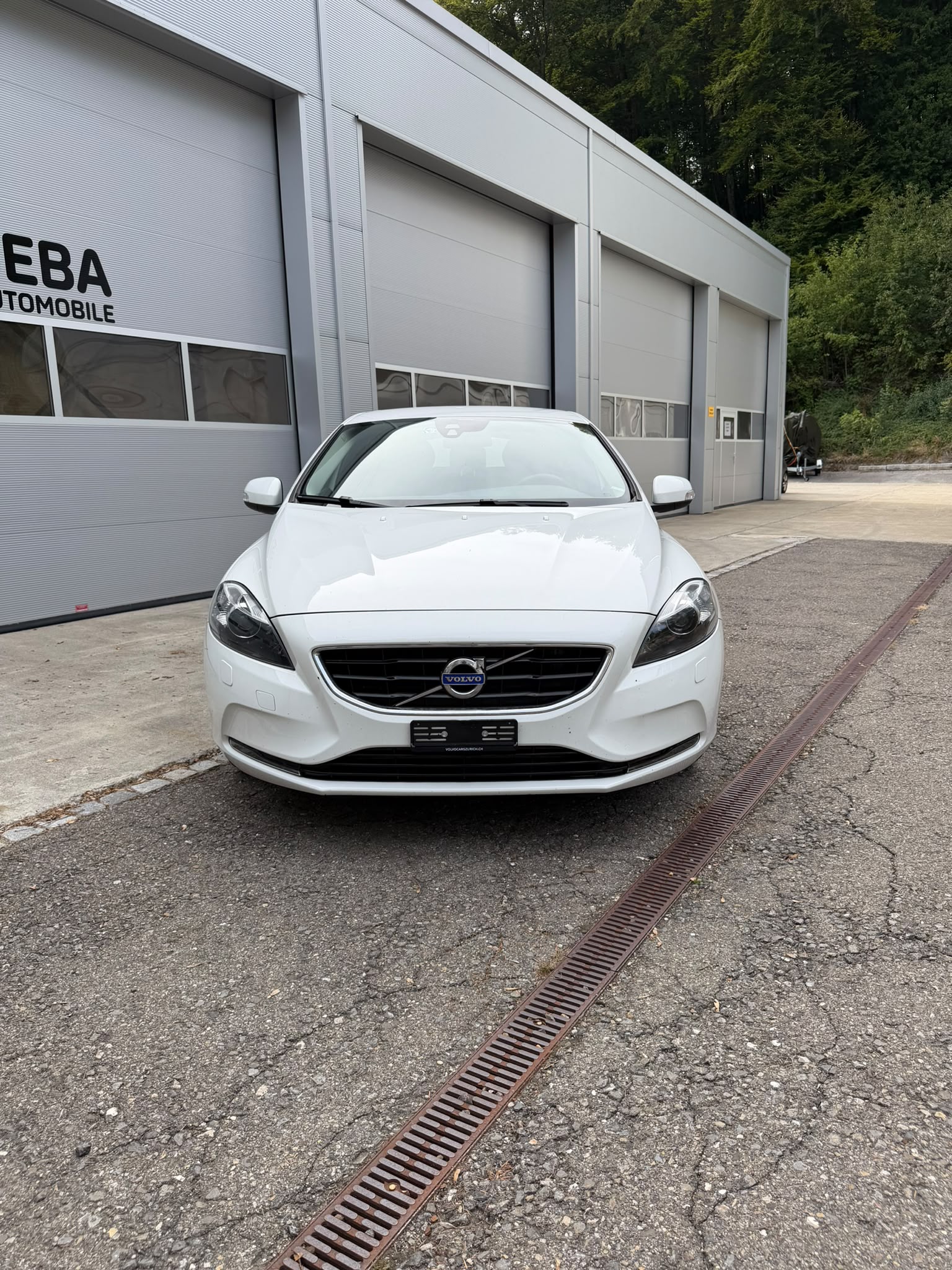 VOLVO V40 D3 Kinetic Geartronic-image-1