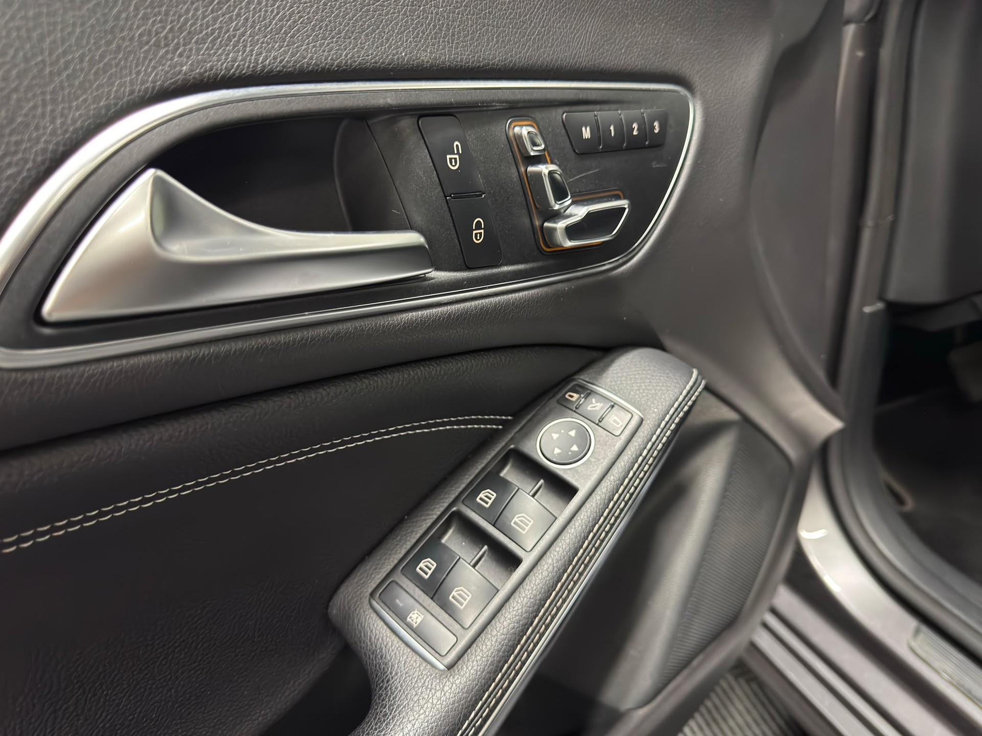MERCEDES-BENZ CLA 220 Urban 4m Shooting Brake-image-14