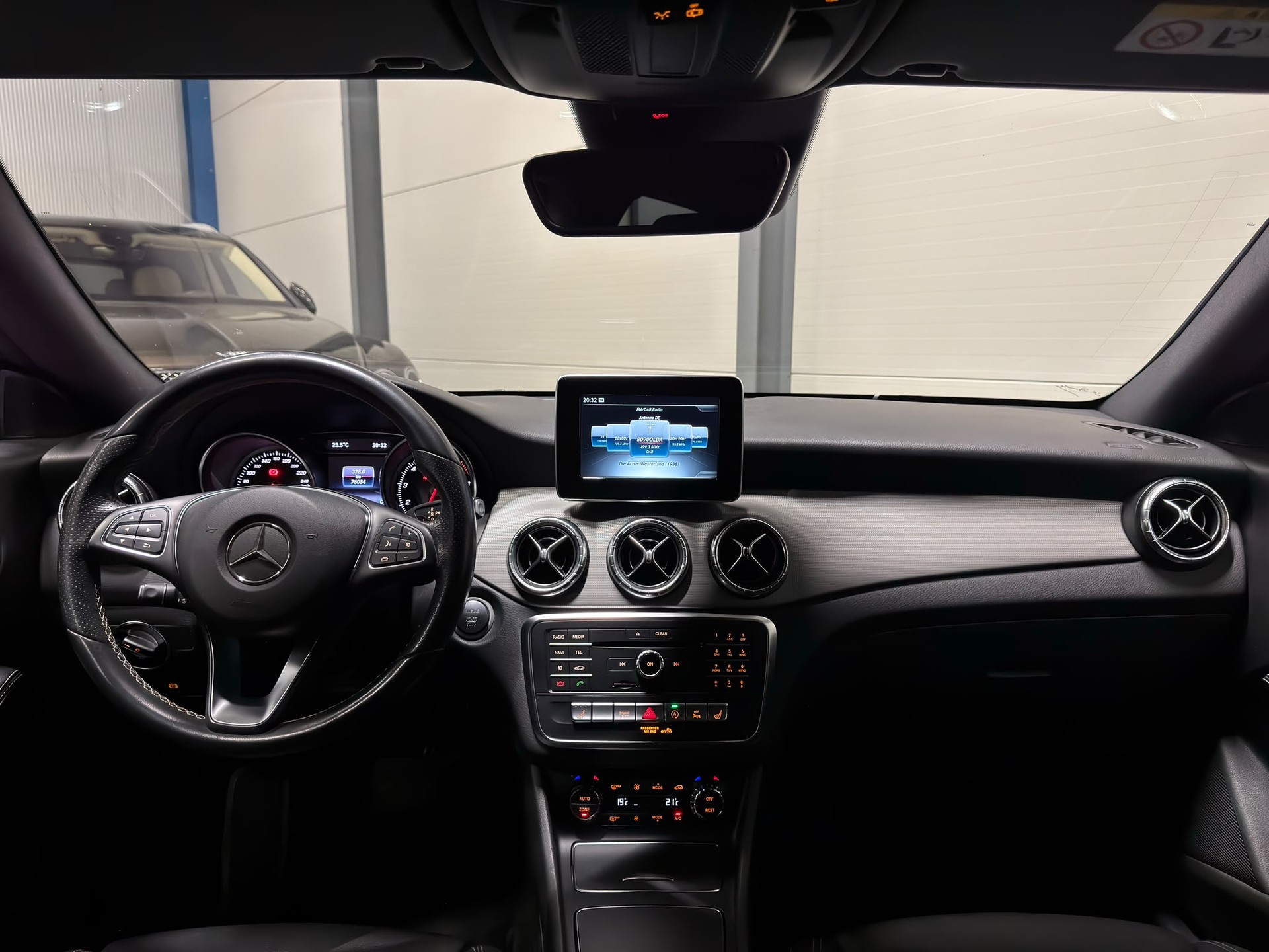 MERCEDES-BENZ CLA 220 Urban 4m Shooting Brake-image-8